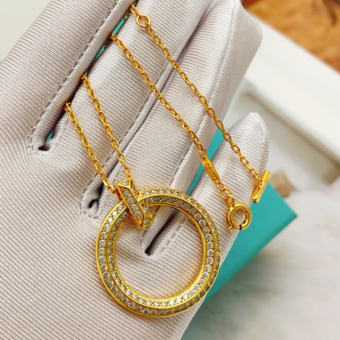 Tiffany & Co. Tiffany*帝芙尼最新款，非常的上镜‼ 设计很特别值得入手 高级手工坊系列