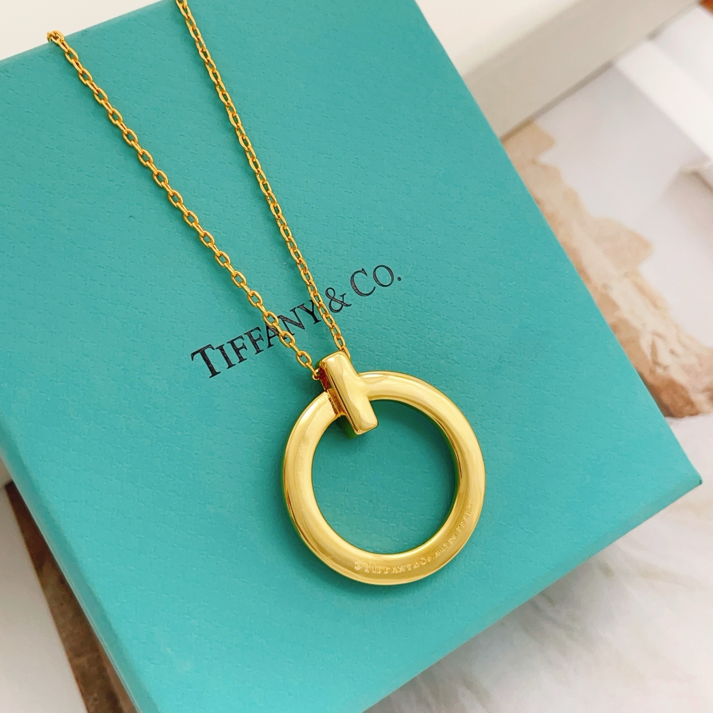 Tiffany & Co. Tiffany*帝芙尼最新款，非常的上镜‼ 设计很特别值得入手 高级手工坊系列
