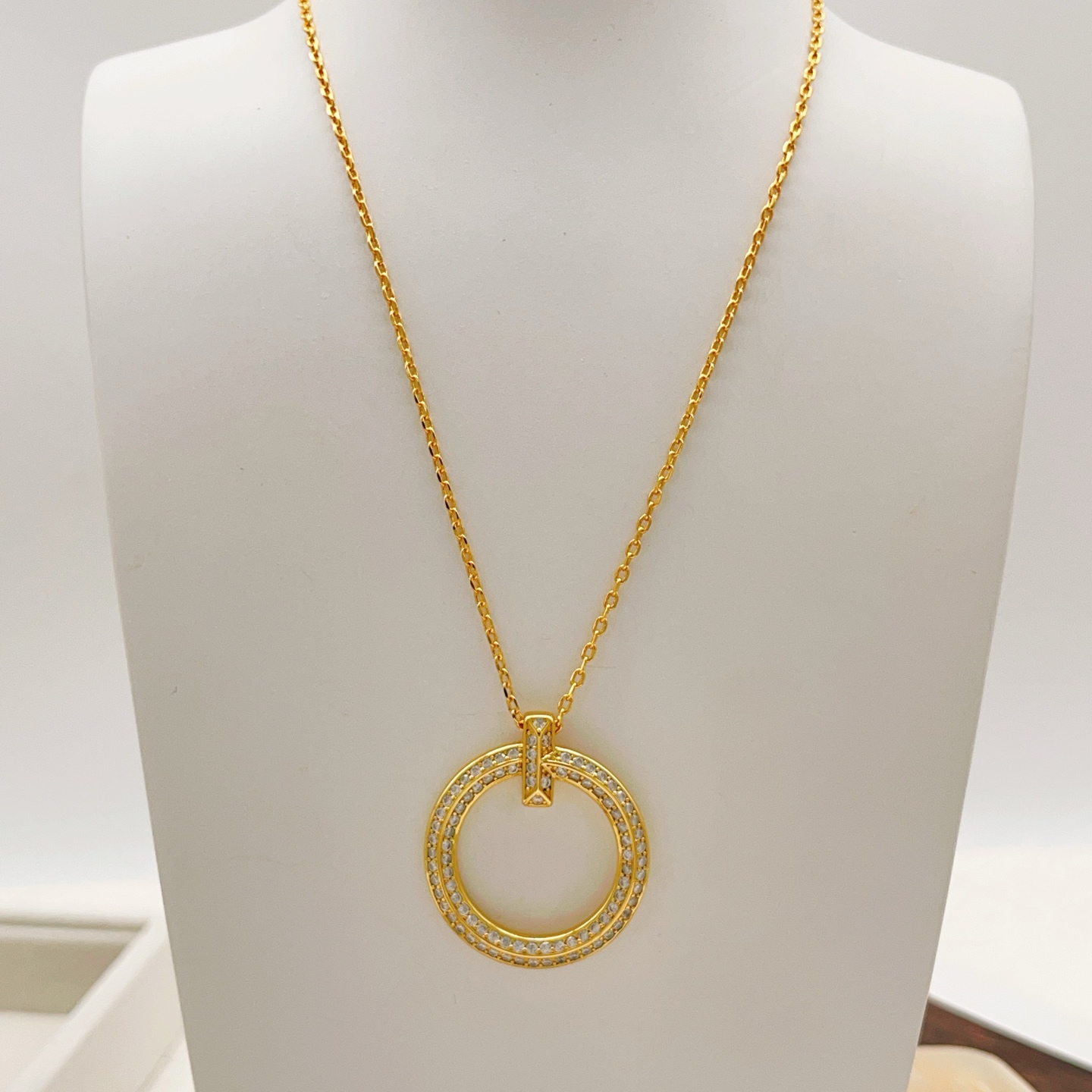 Tiffany & Co. Tiffany*帝芙尼最新款，非常的上镜‼ 设计很特别值得入手 高级手工坊系列