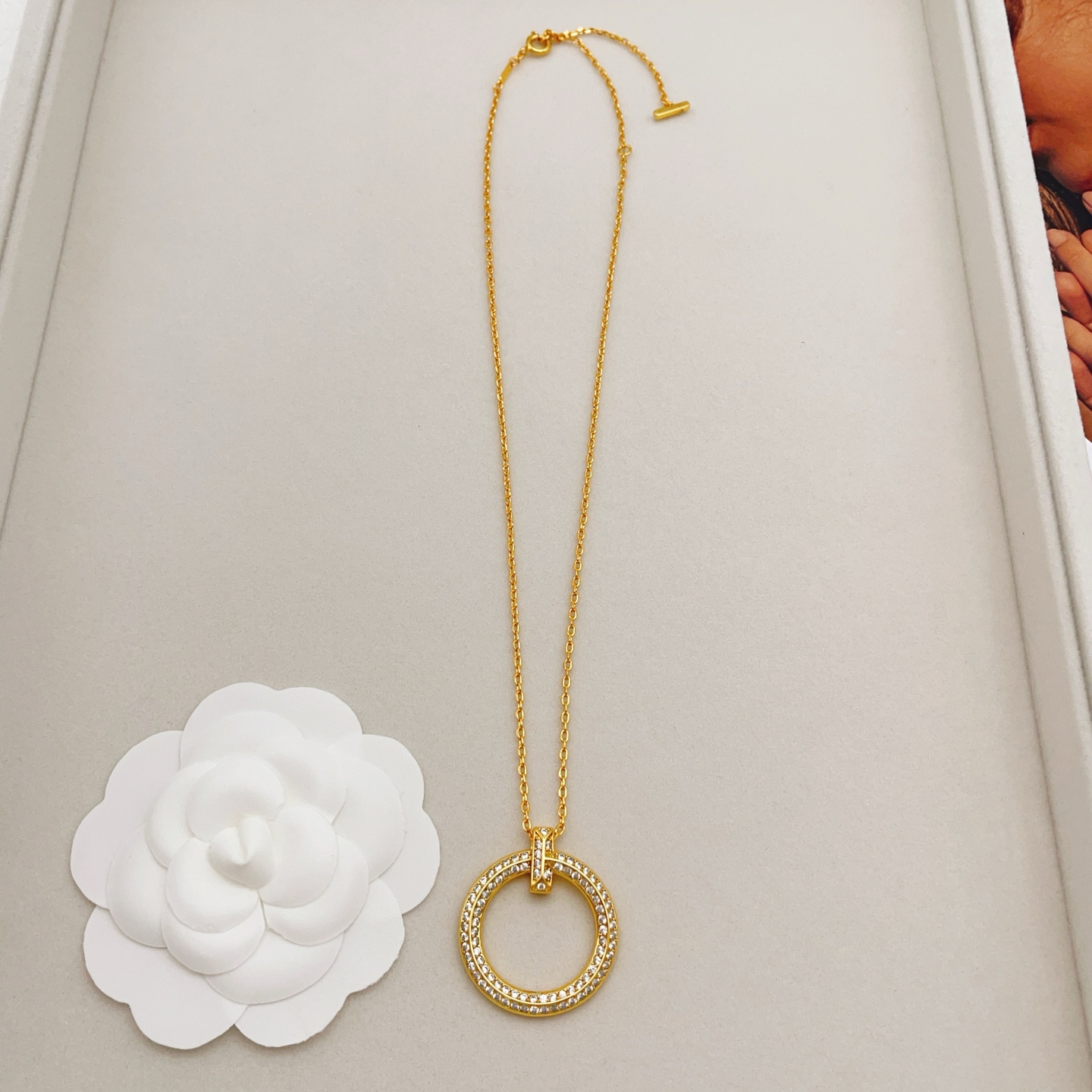 Tiffany & Co. Tiffany*帝芙尼最新款，非常的上镜‼ 设计很特别值得入手 高级手工坊系列