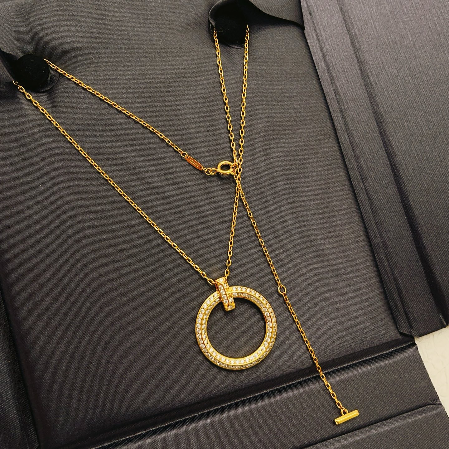 Tiffany & Co. Tiffany*帝芙尼最新款，非常的上镜‼ 设计很特别值得入手 高级手工坊系列