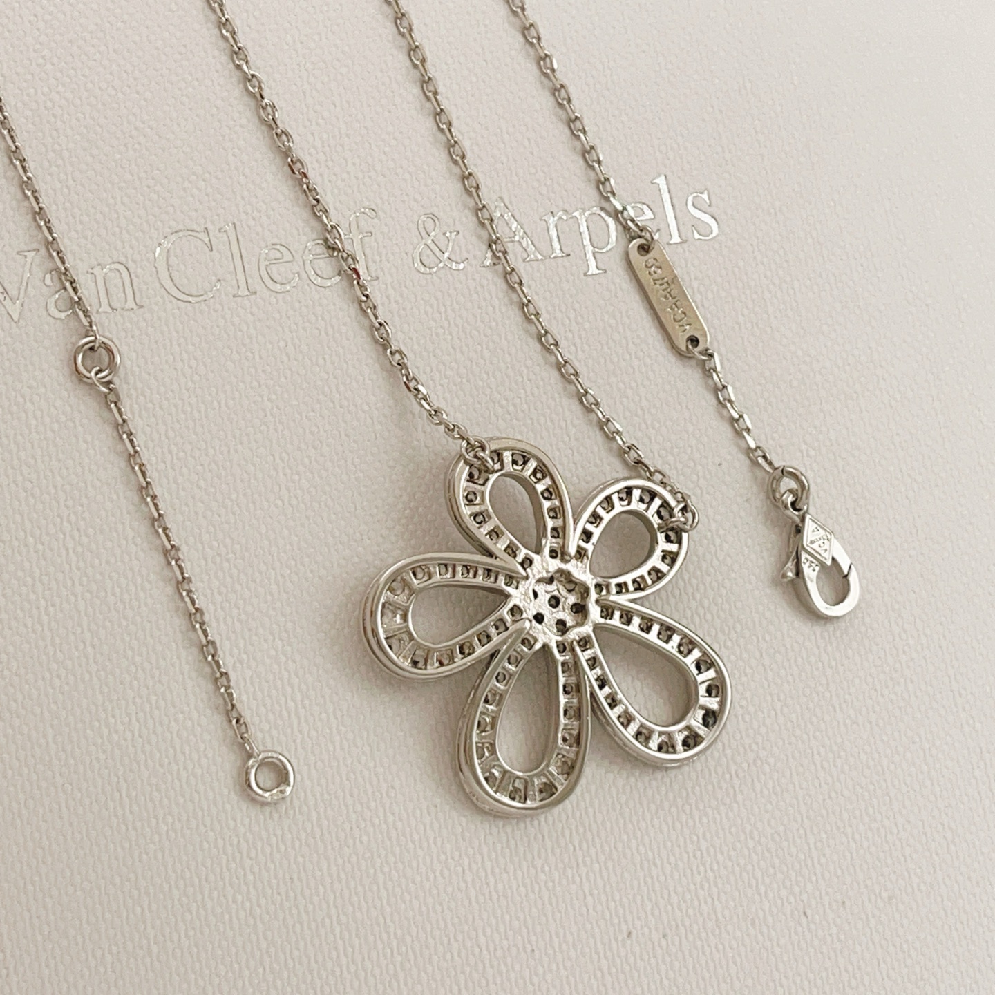 Van Cleef Arpels Flowerlace necklace white gold diamond 42cm