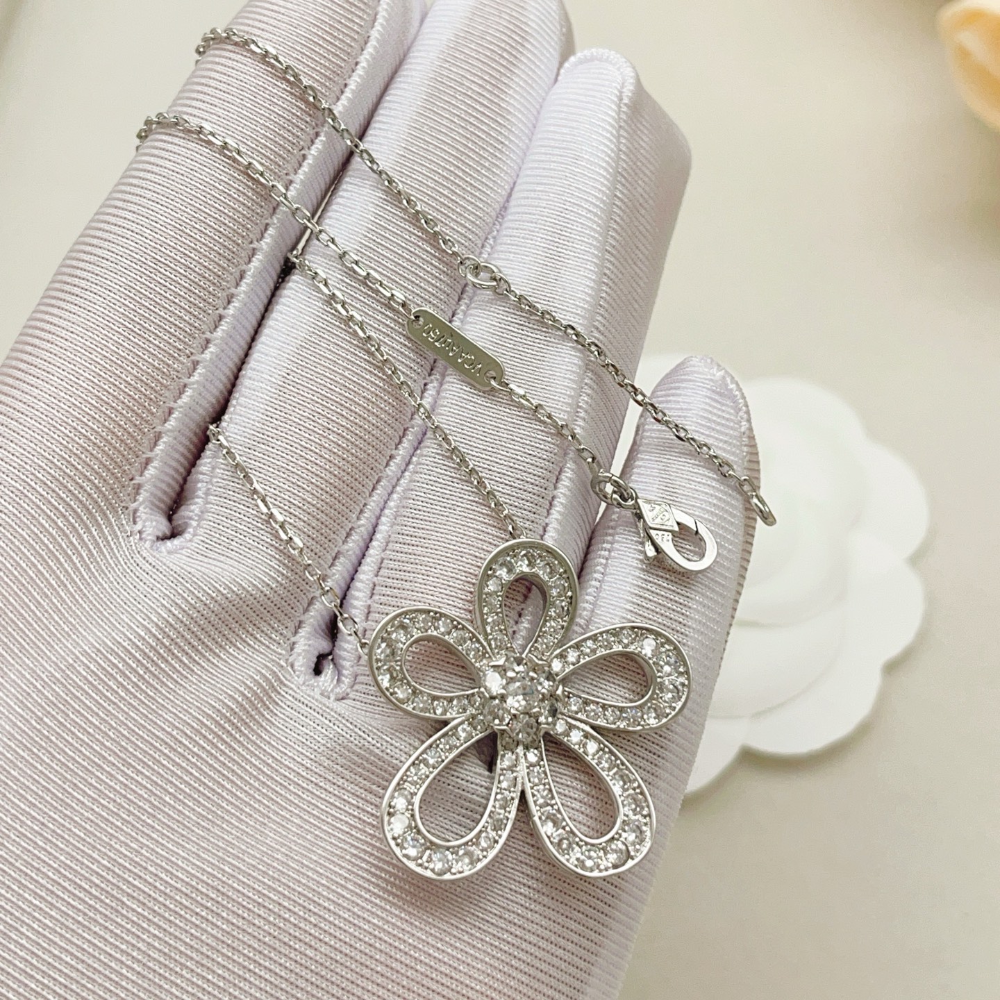 Van Cleef Arpels Flowerlace necklace white gold diamond 42cm