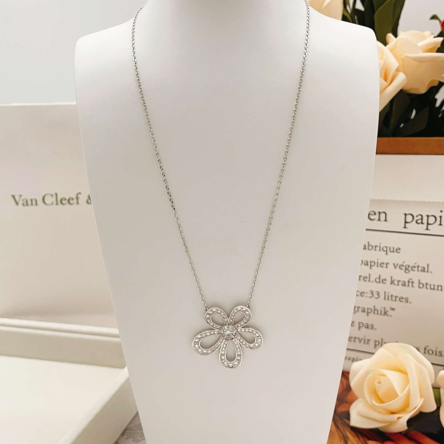 Van Cleef Arpels Flowerlace necklace white gold diamond 42cm