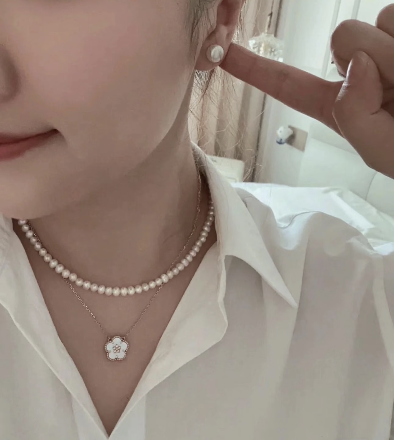 【VanCleef*ArPel* 梵克雅宝最新款🆕🆕玫瑰金白贝梅花项链】一致官网黄铜材质，非常的上镜‼️
