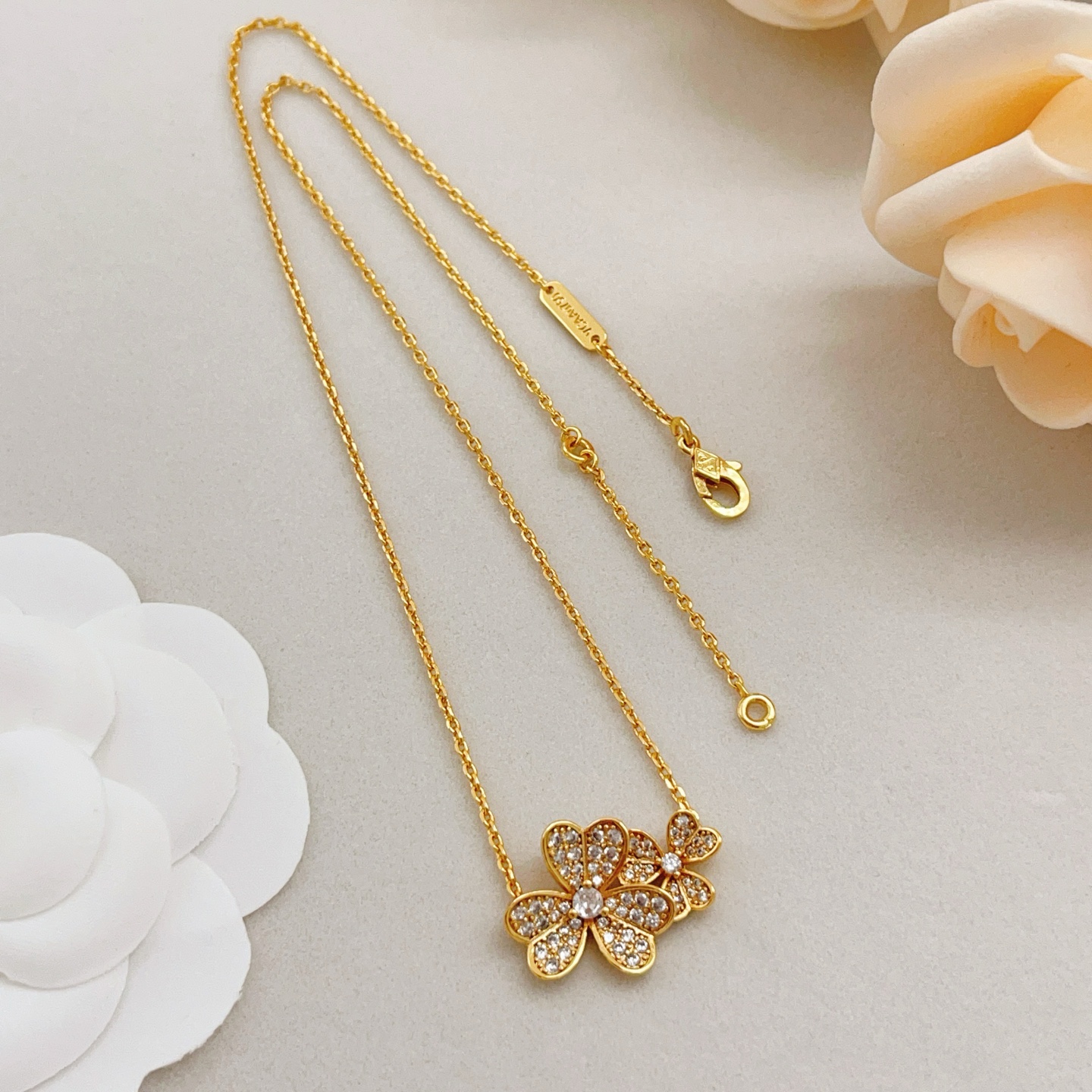 Collier Van Cleef Arpels Frivole en or jaune avec accents de diamants clairs 42 cm avec rallonge de 5 cm