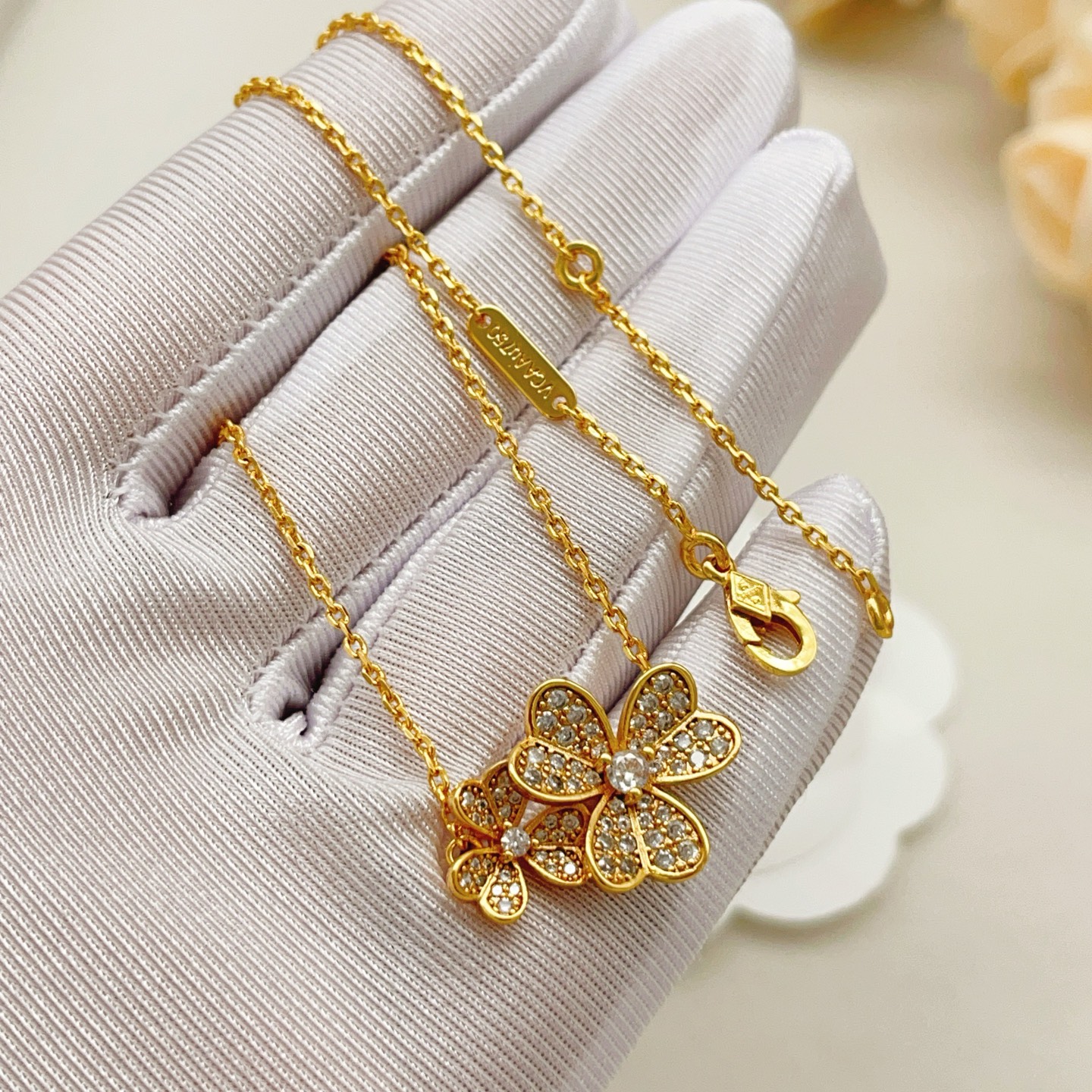 Collier Van Cleef Arpels Frivole en or jaune avec accents de diamants clairs 42 cm avec rallonge de 5 cm