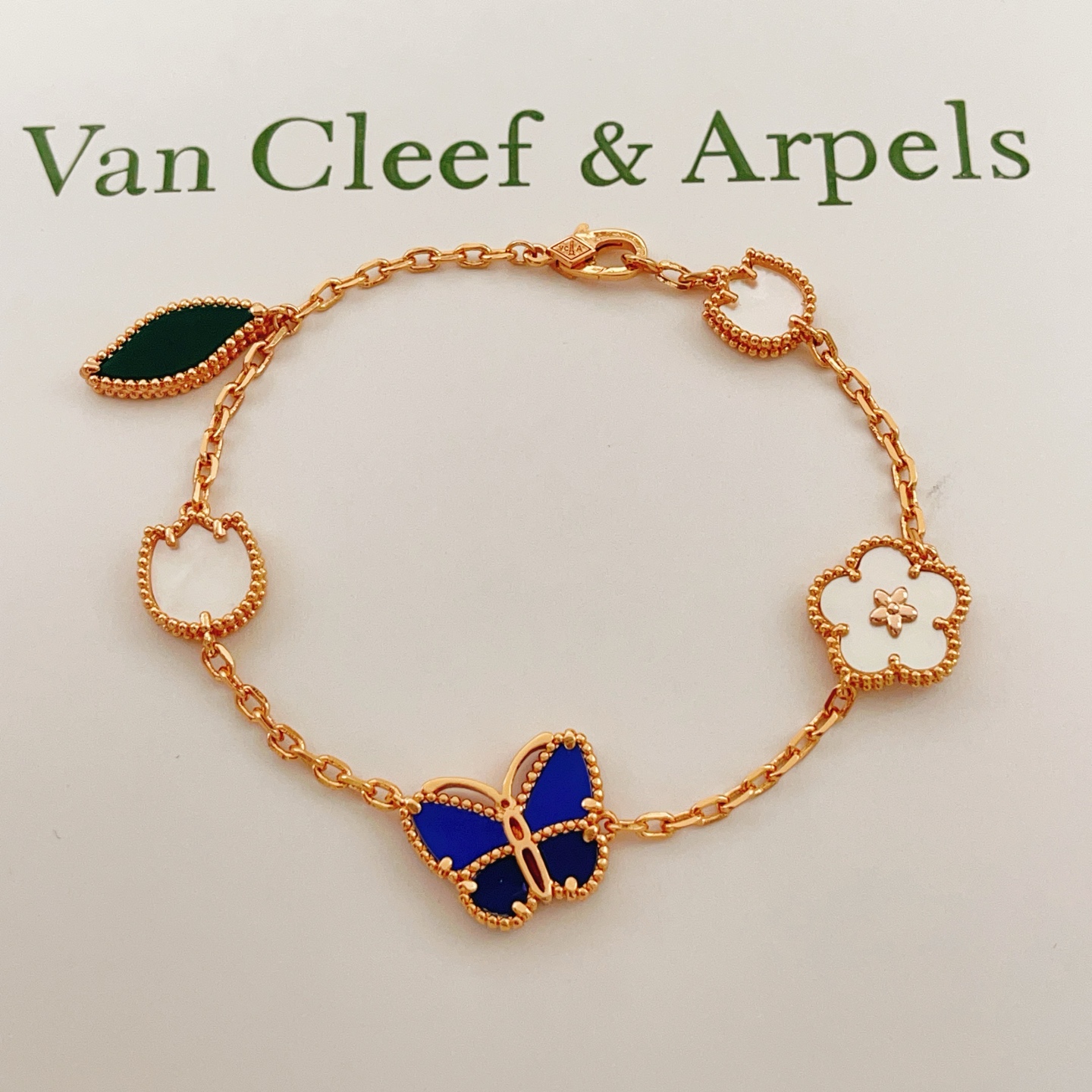 【VanCleef*ArPel* 梵克雅宝最新款🆕🆕玫瑰金蝴蝶手链】一致官网黄铜材质，非常的上镜‼️设计