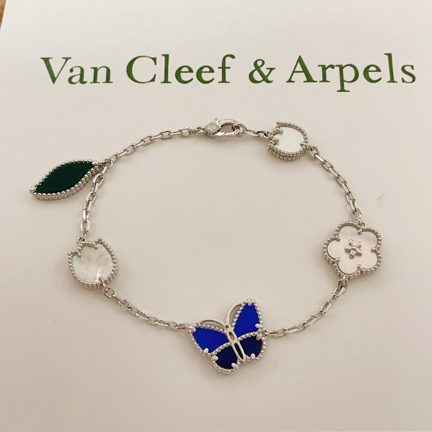 【VanCleef*ArPel* 梵克雅宝最新款🆕🆕银色蝴蝶手链】一致官网黄铜材质，非常的上镜‼️设计很
