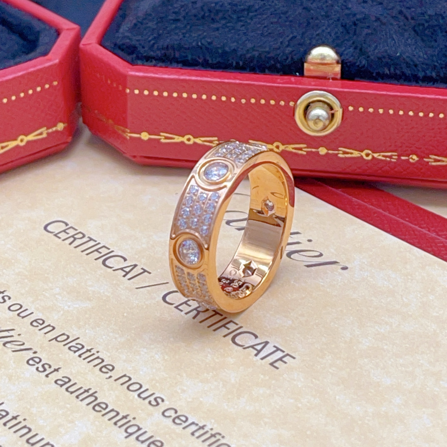 Cartier Cartie*最新款，非常的上镜‼ 设计很特别值得入手 高级手工坊系列