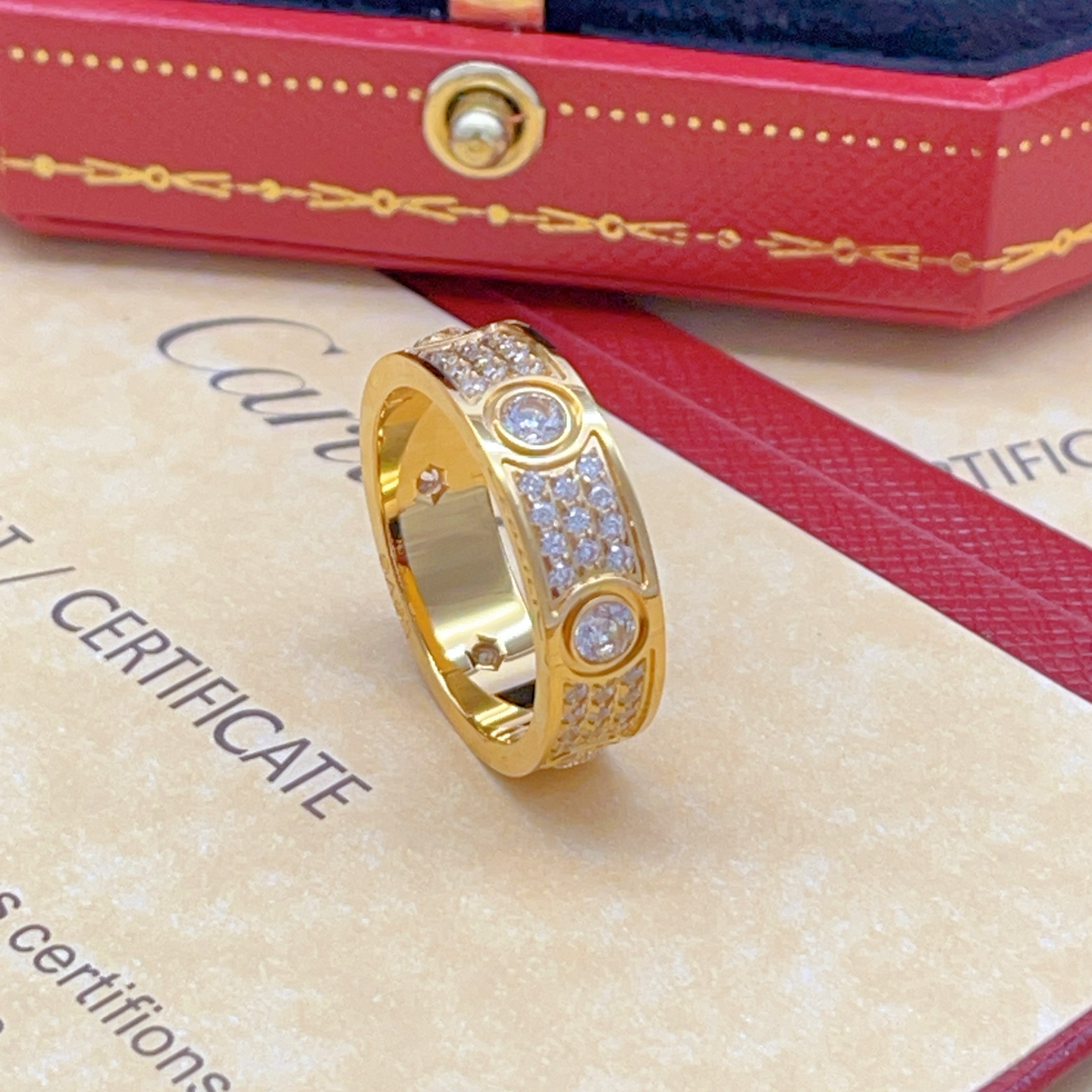 Cartier Cartie*最新款，非常的上镜‼ 设计很特别值得入手 高级手工坊系列