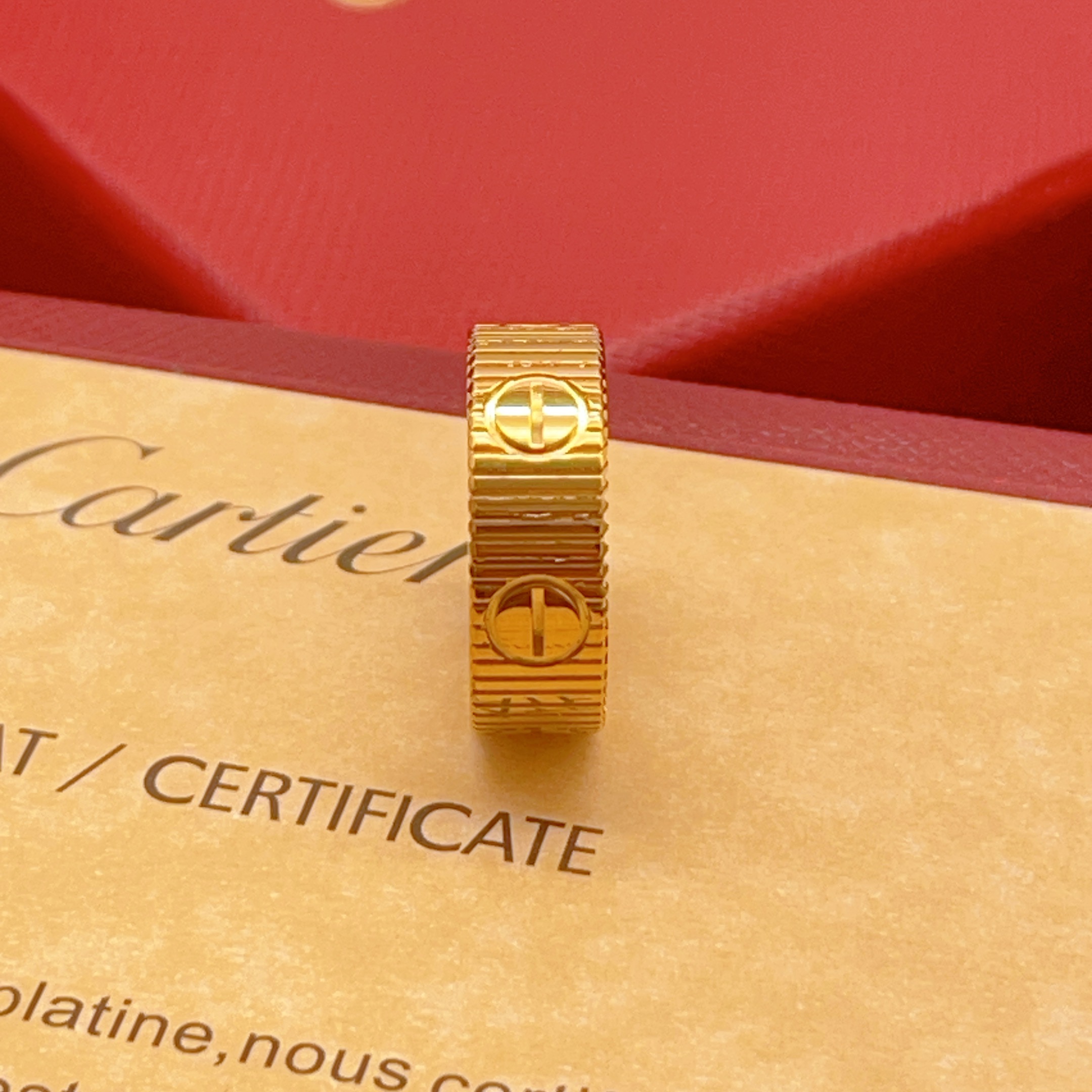 Cartier Cartie*最新款，非常的上镜‼ 设计很特别值得入手 高级手工坊系列