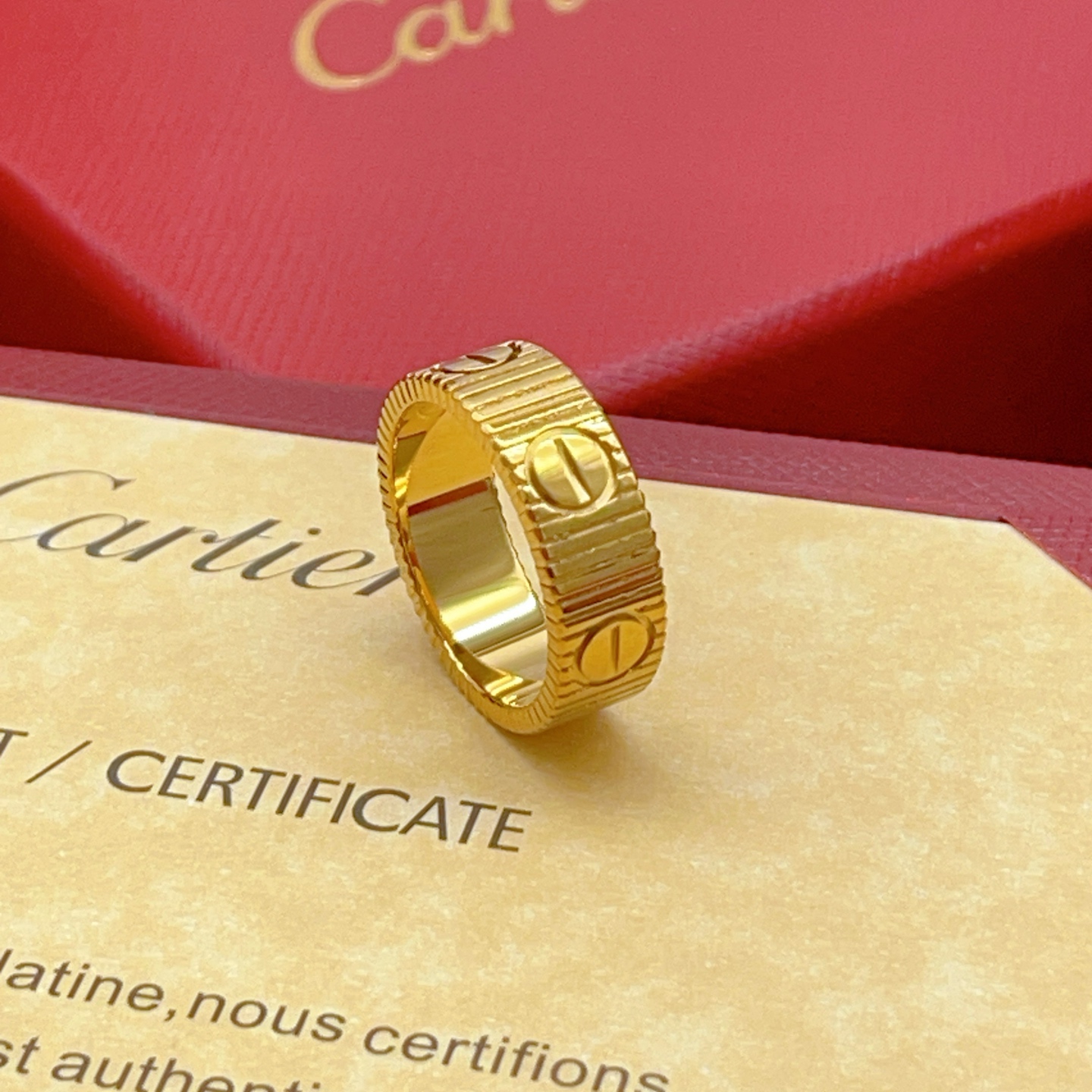 Cartier Cartie*最新款，非常的上镜‼ 设计很特别值得入手 高级手工坊系列