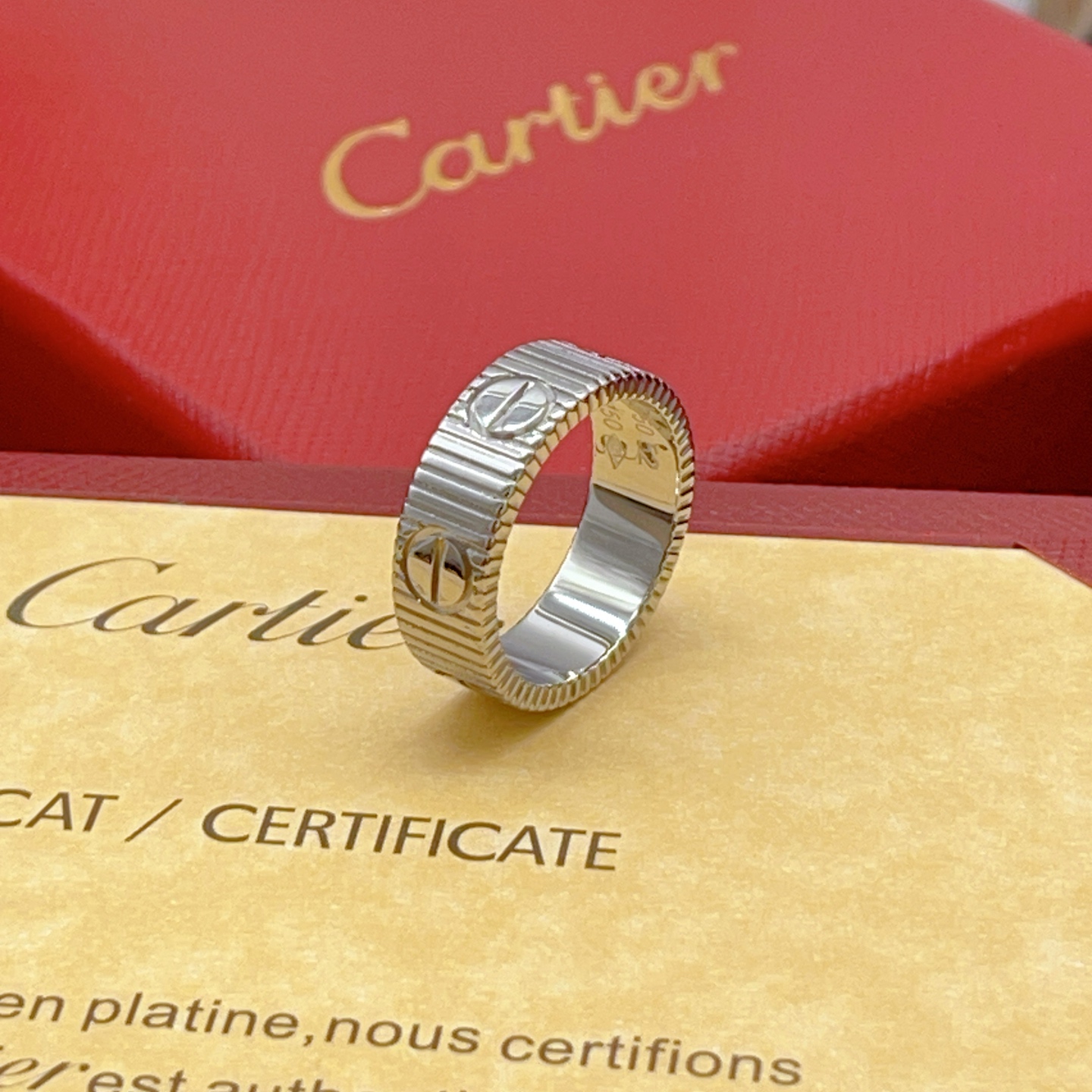 Cartier Cartie*最新款，非常的上镜‼ 设计很特别值得入手 高级手工坊系列