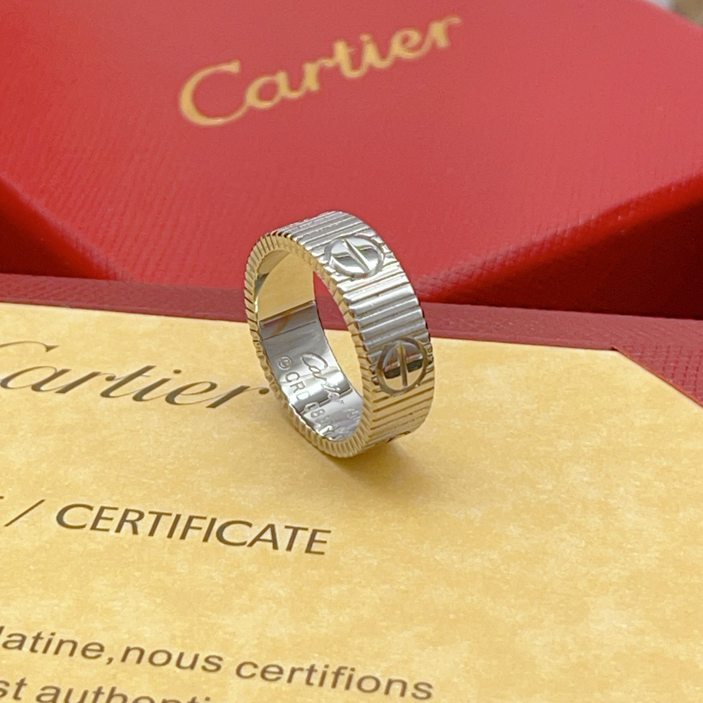 Cartier Cartie*最新款，非常的上镜‼ 设计很特别值得入手 高级手工坊系列