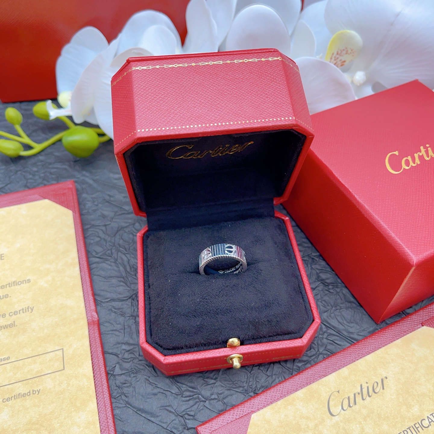 Cartier Cartie*最新款，非常的上镜‼ 设计很特别值得入手 高级手工坊系列
