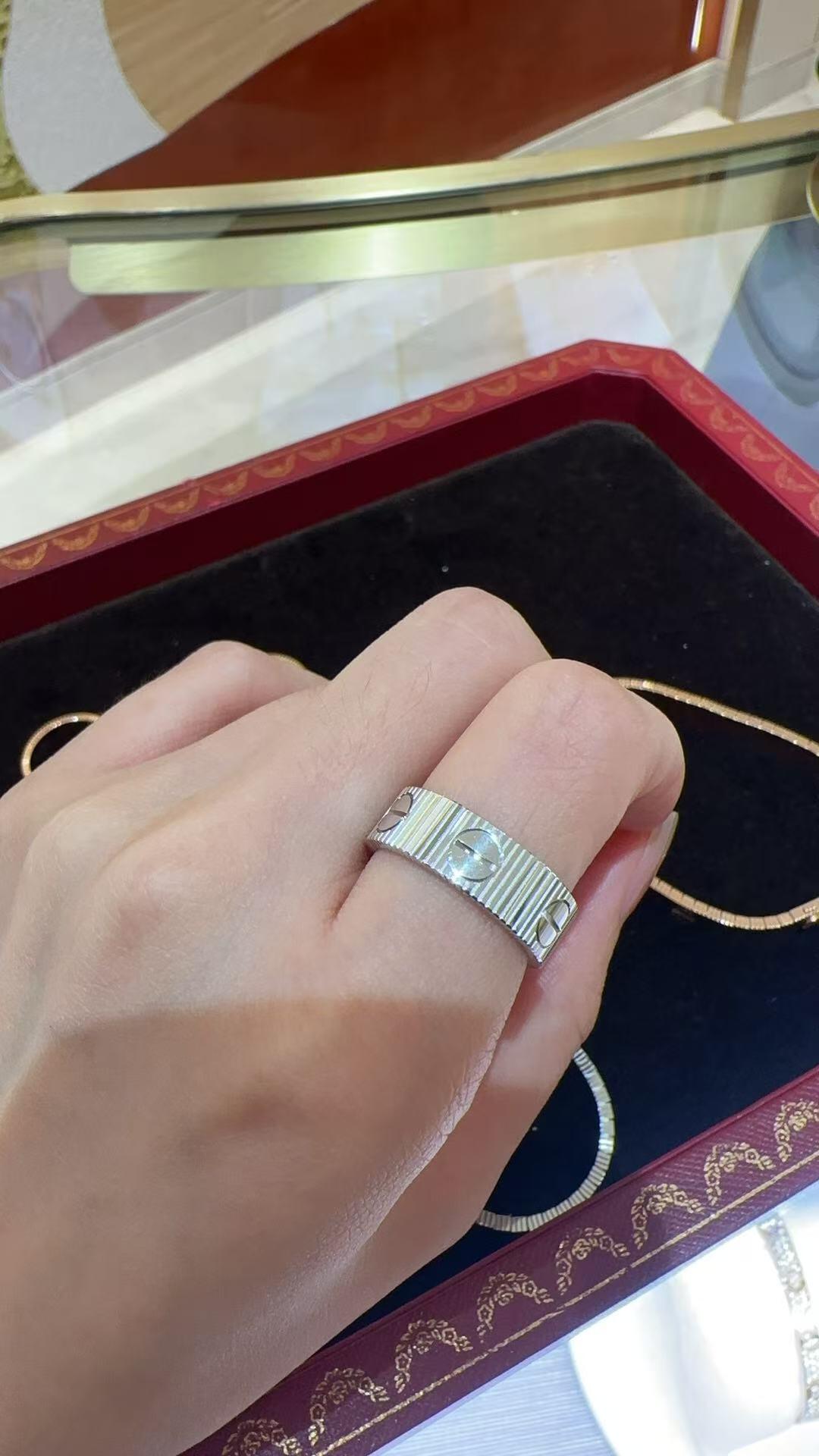 Cartier Cartie*最新款，非常的上镜‼ 设计很特别值得入手 高级手工坊系列