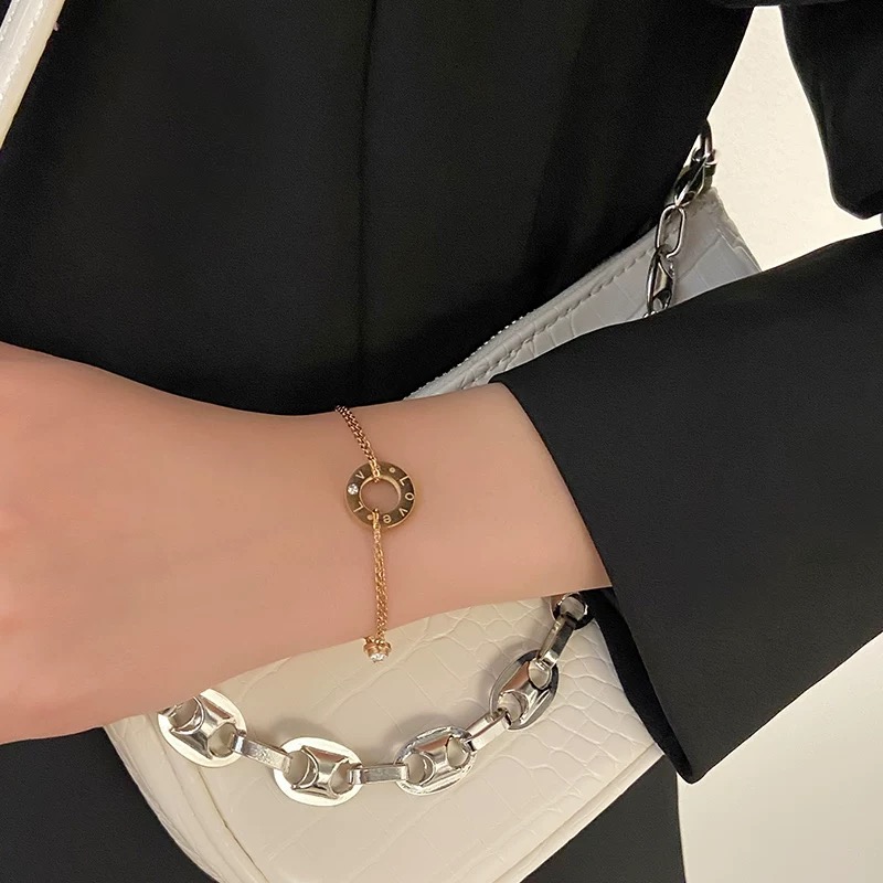 Cartier Cartie*卡地亚最新款，非常的上镜‼ 设计很特别值得入手 高级手工坊系列