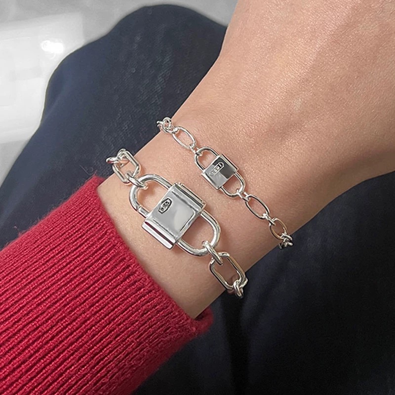 Tiffany & Co. Tiffany*帝芙尼最新款，非常的上镜‼ 设计很特别值得入手 高级手工坊系列