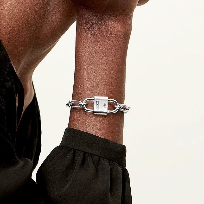 Tiffany & Co. Tiffany*帝芙尼最新款，非常的上镜‼ 设计很特别值得入手 高级手工坊系列