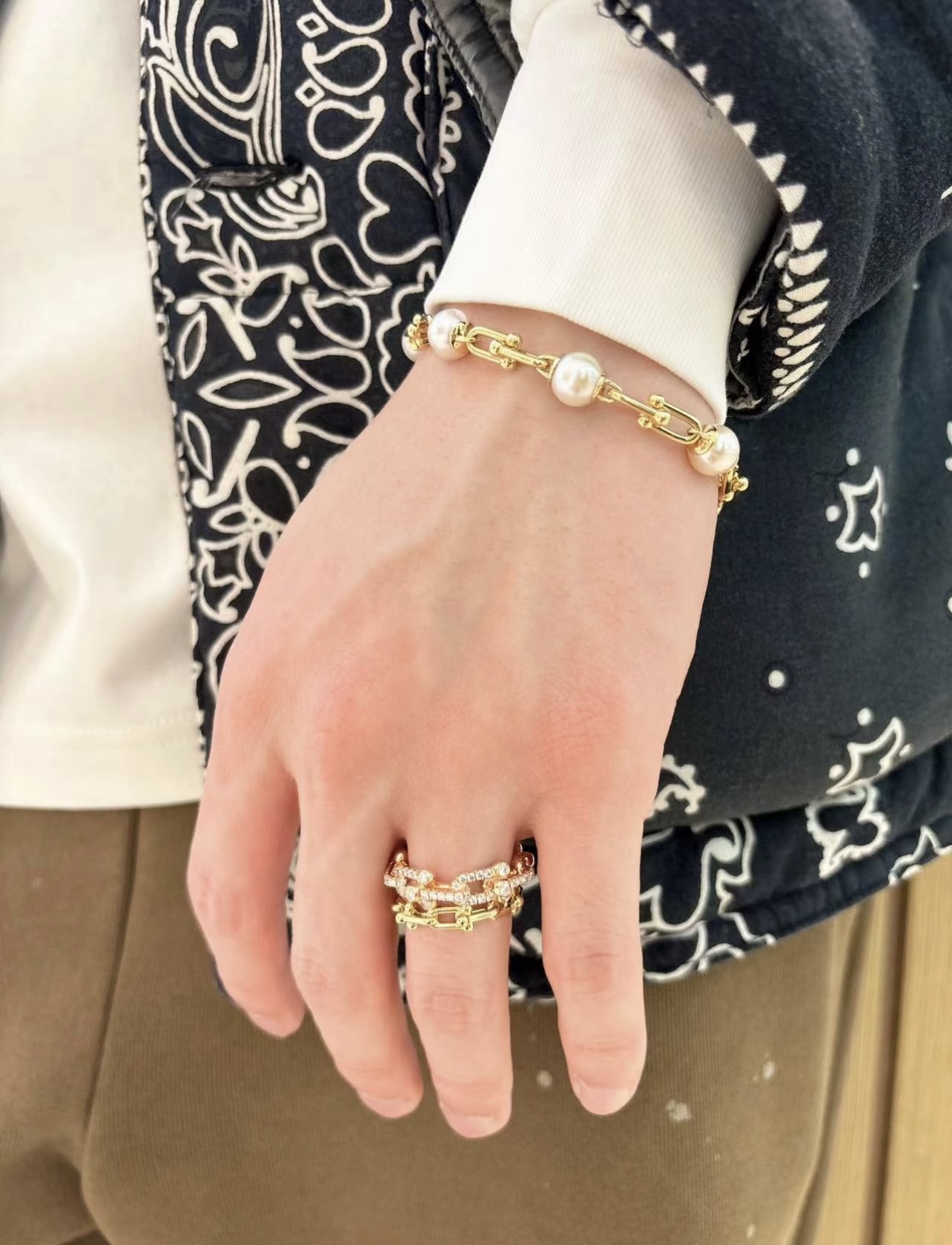 Tiffany & Co. Tiffany*帝芙尼最新款，非常的上镜‼ 设计很特别值得入手 高级手工坊系列