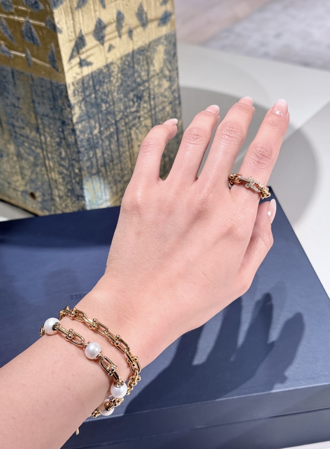 Tiffany & Co. Tiffany*帝芙尼最新款，非常的上镜‼ 设计很特别值得入手 高级手工坊系列