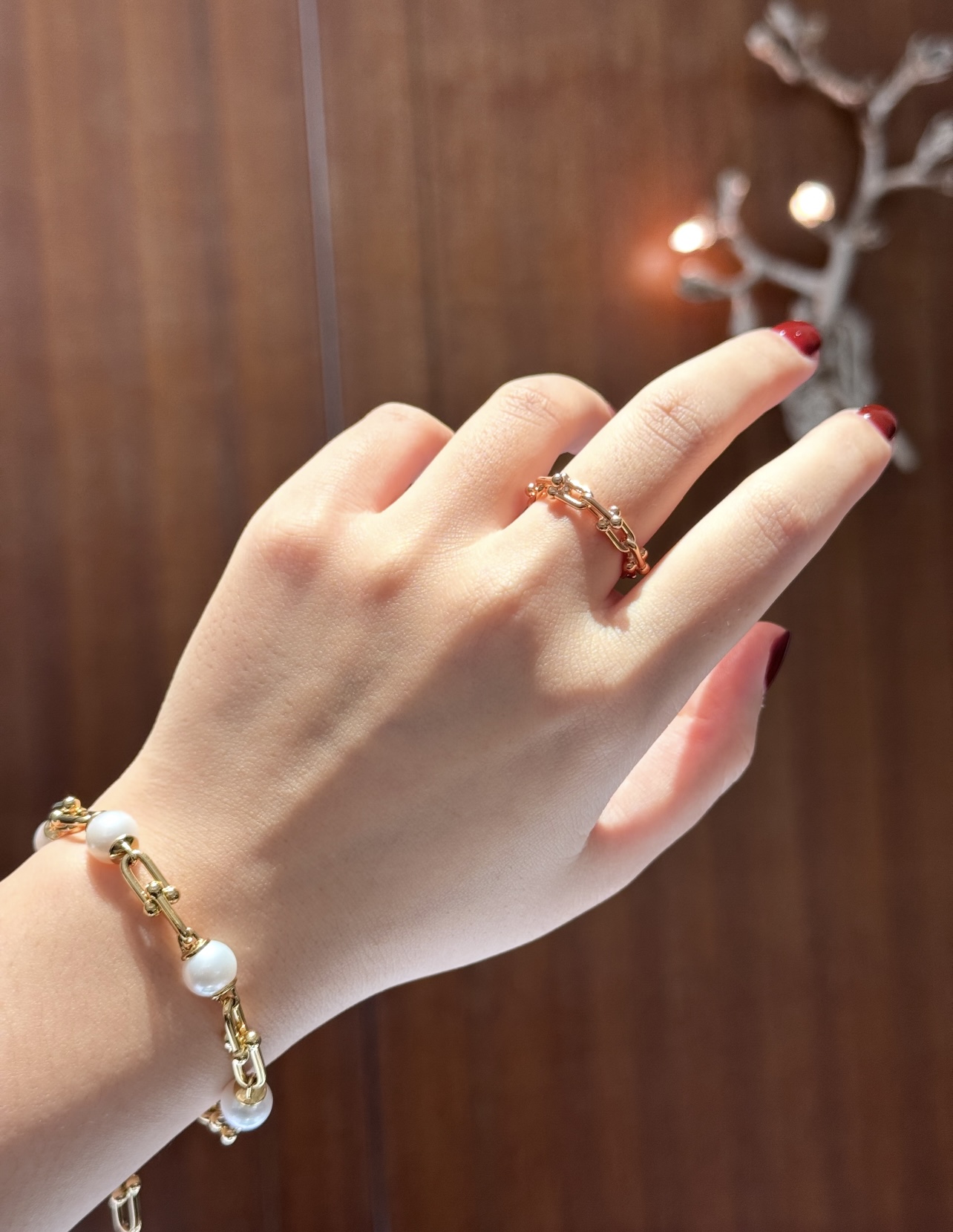 Tiffany & Co. Tiffany*帝芙尼最新款，非常的上镜‼ 设计很特别值得入手 高级手工坊系列