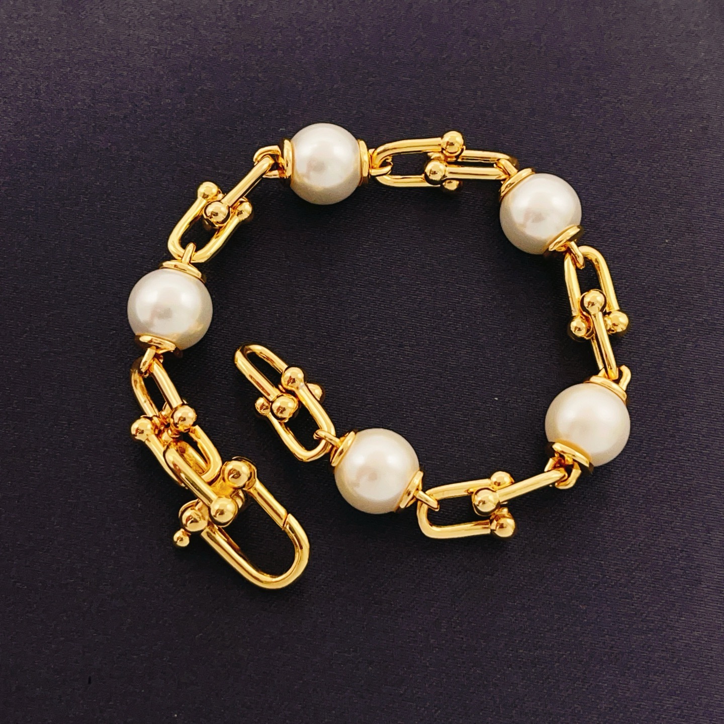 Tiffany & Co. Tiffany*帝芙尼最新款，非常的上镜‼ 设计很特别值得入手 高级手工坊系列
