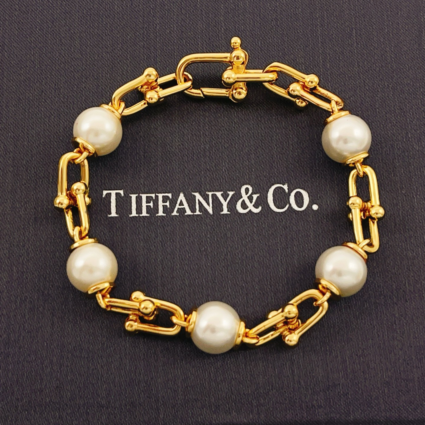 Tiffany & Co. Tiffany*帝芙尼最新款，非常的上镜‼ 设计很特别值得入手 高级手工坊系列