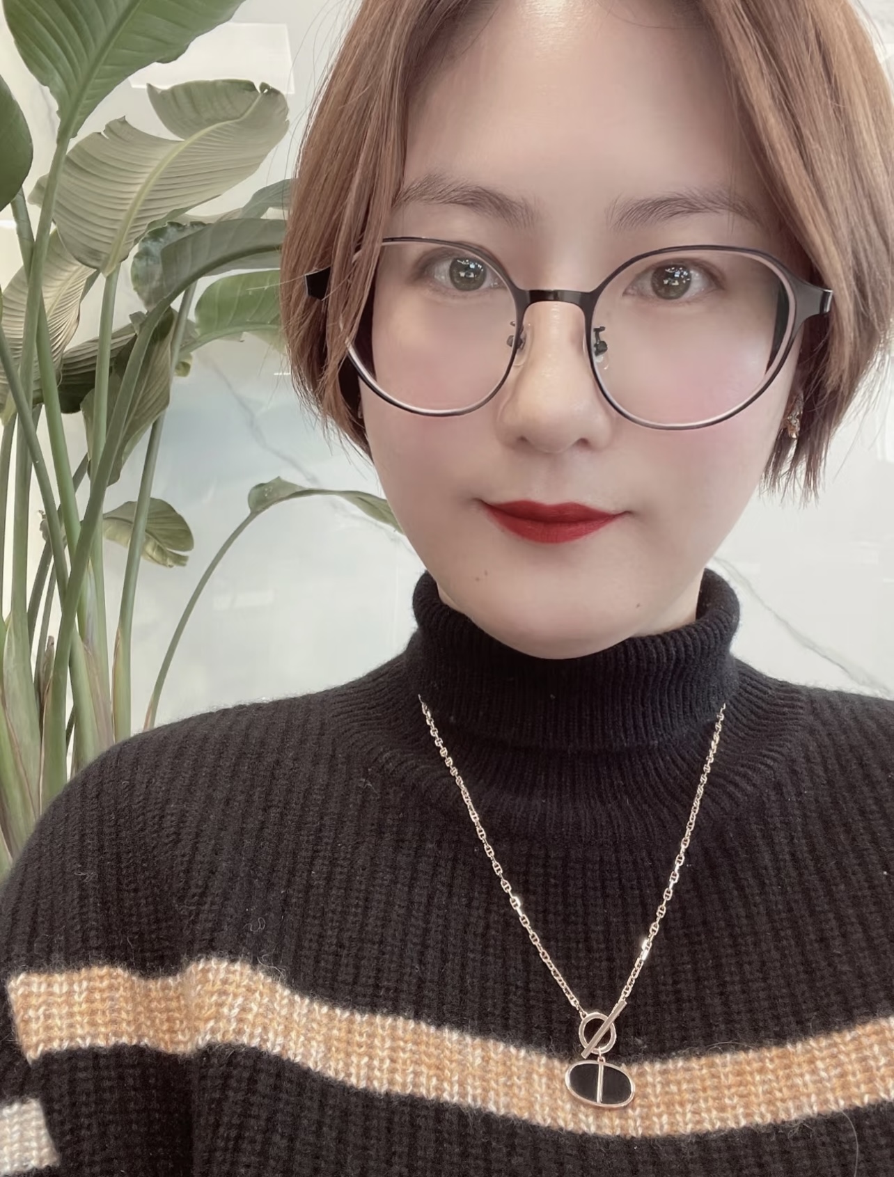 【He@mes爱玛仕最新款🆕🆕金色黑贝猪鼻子项链】一致官网黄铜材质，非常的上镜‼️设计很特别值得入手。高