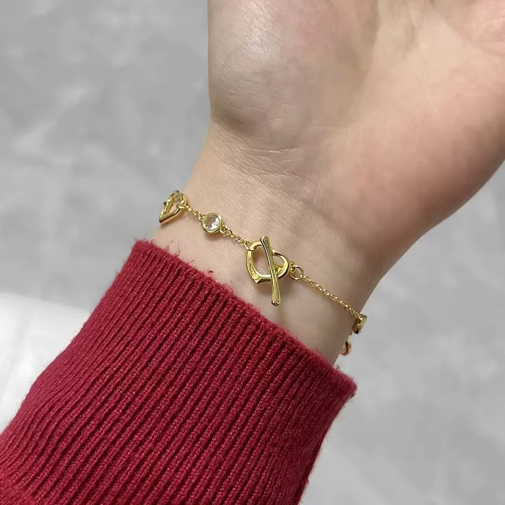 【Tiffany*帝芙尼最新款🆕🆕银色镶钻爱心手链】一致官网黄铜材质，非常的上镜‼️设计很特别值得入手。