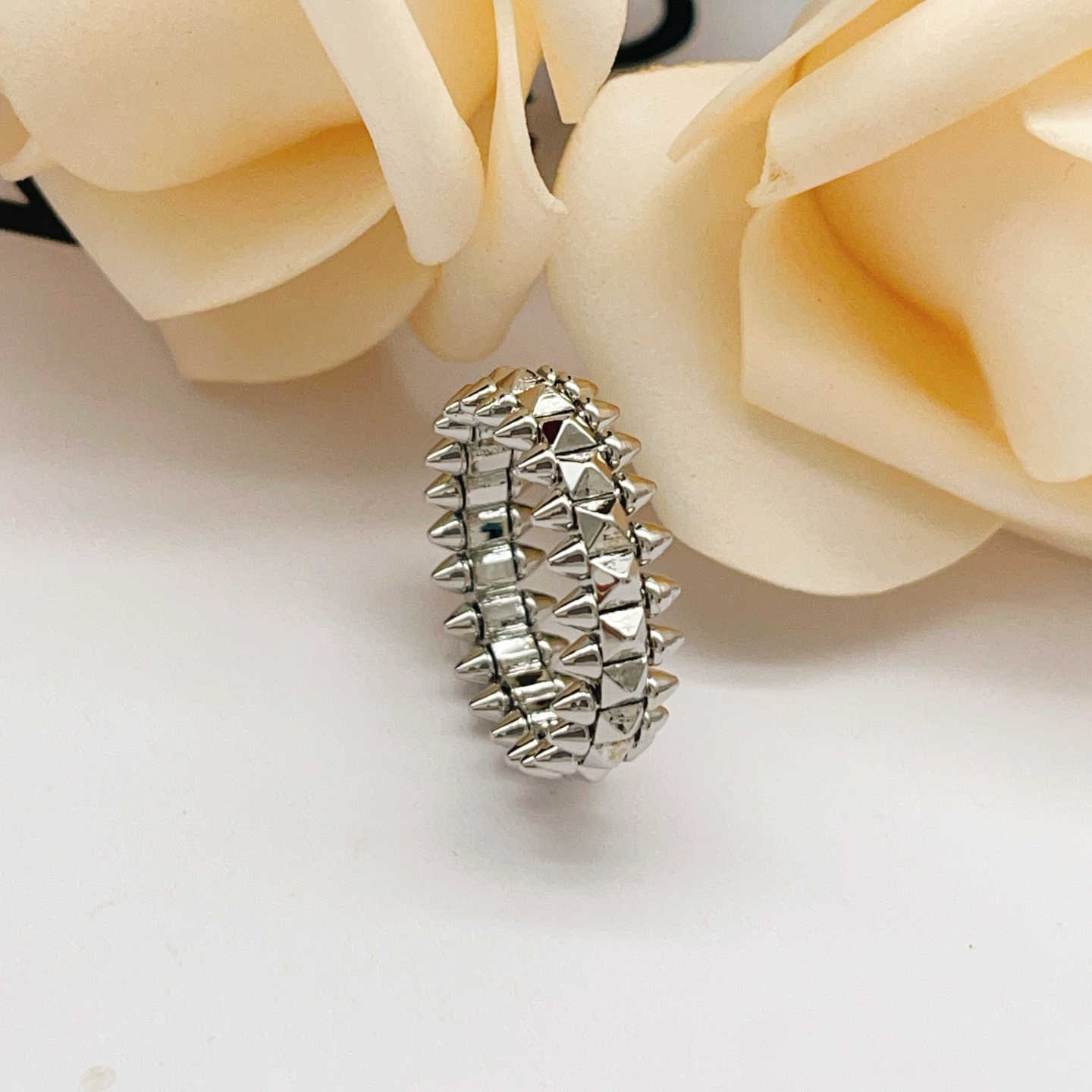 Cartier Cartie*最新款，非常的上镜‼ 设计很特别值得入手 高级手工坊系列