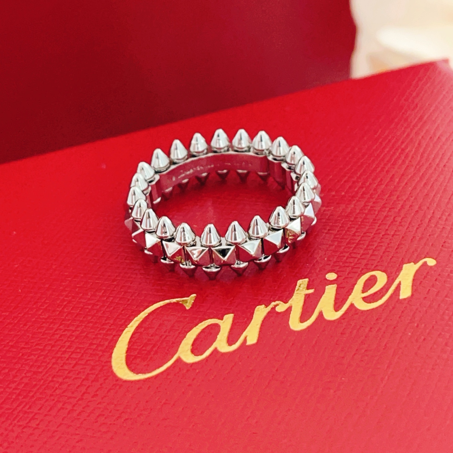 Cartier Cartie*最新款，非常的上镜‼ 设计很特别值得入手 高级手工坊系列
