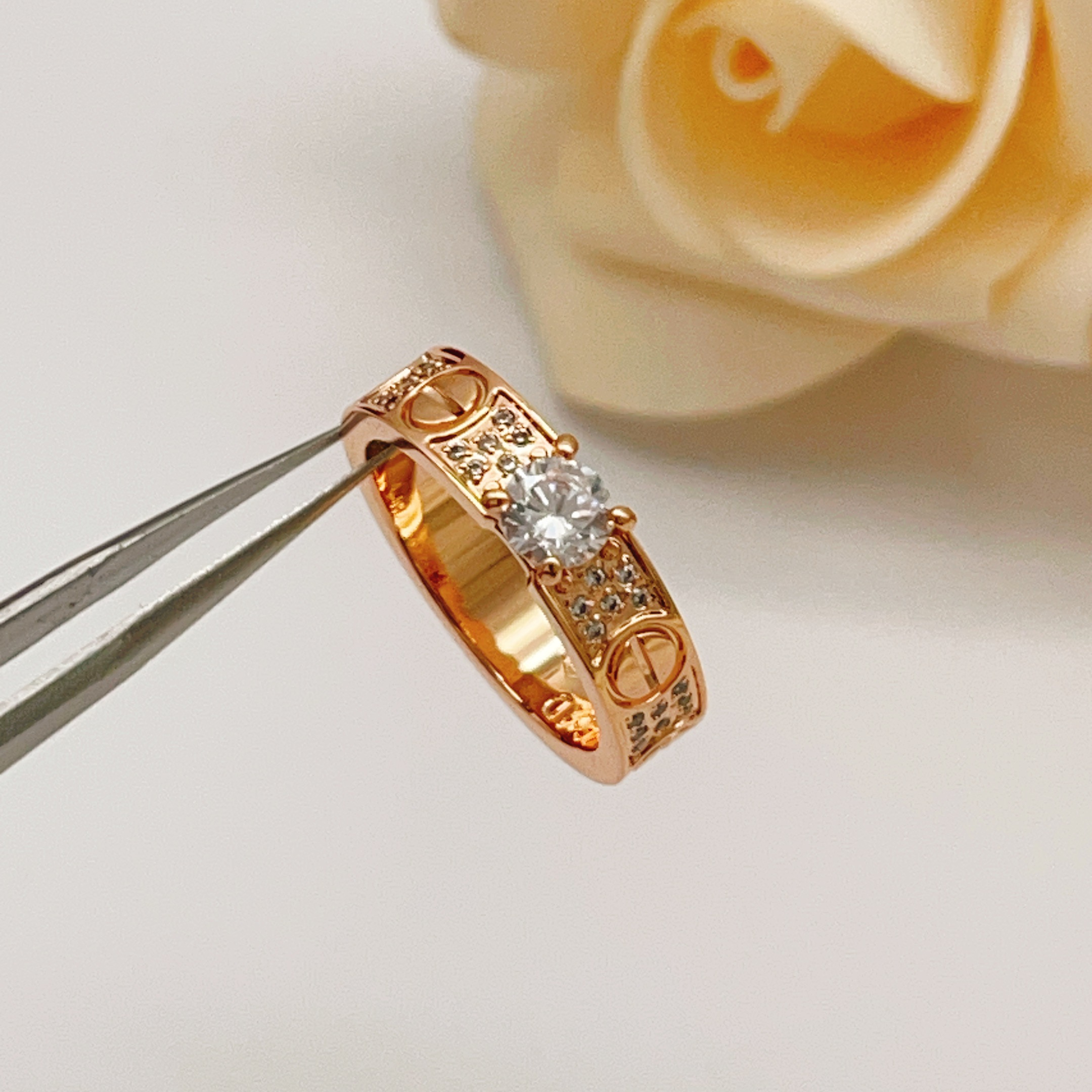 Cartier Cartie*最新款，非常的上镜‼ 设计很特别值得入手 高级手工坊系列