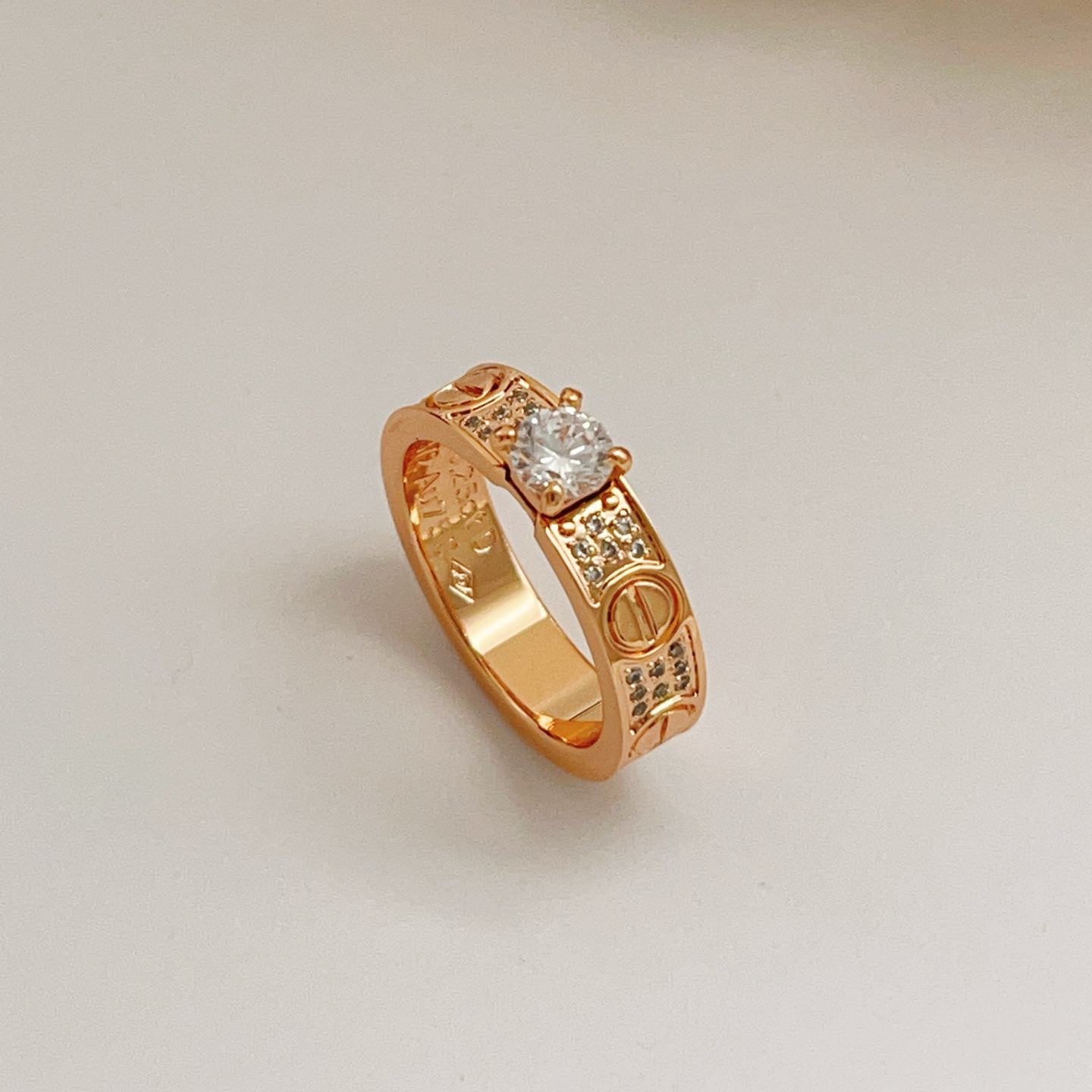 Cartier Cartie*最新款，非常的上镜‼ 设计很特别值得入手 高级手工坊系列