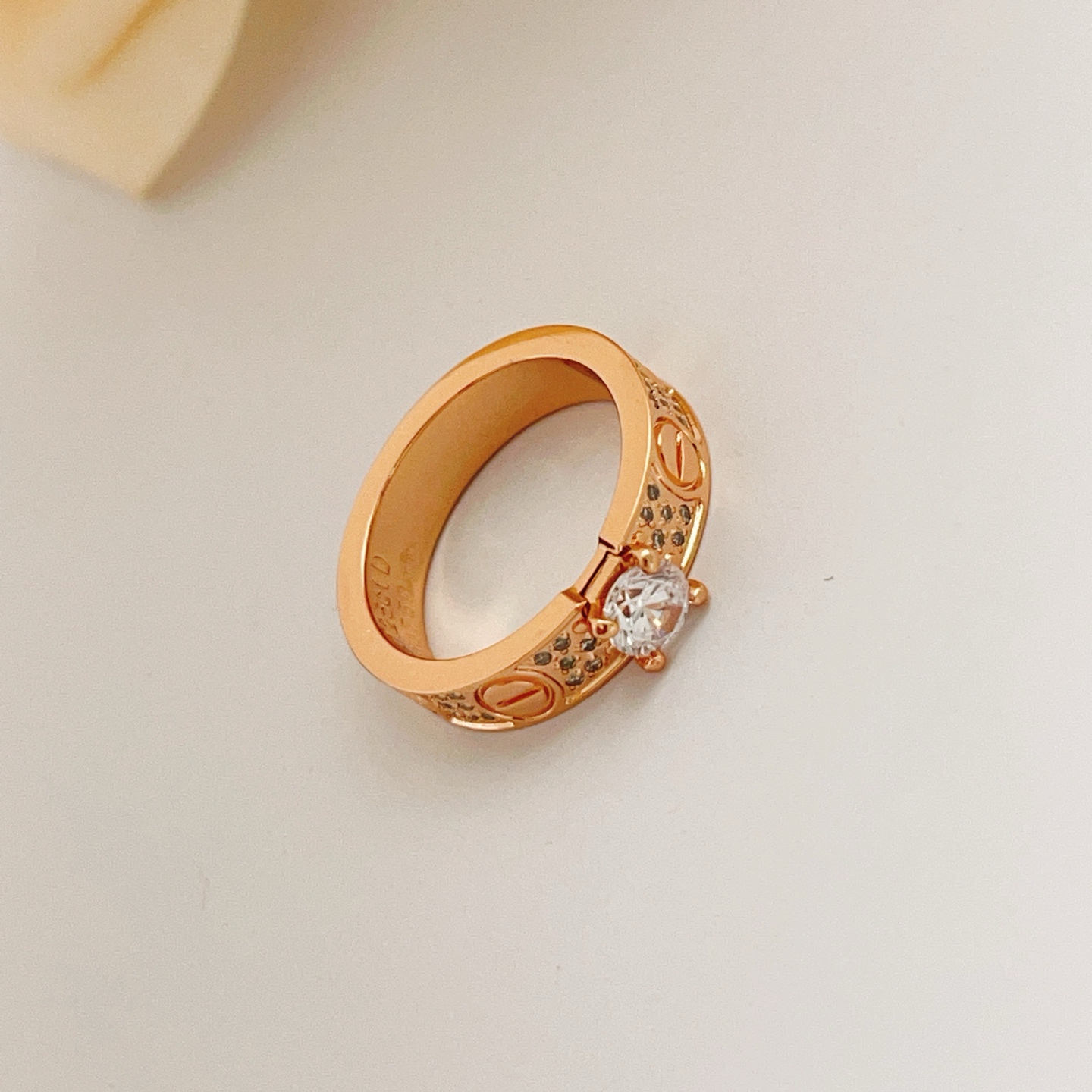 Cartier Cartie*最新款，非常的上镜‼ 设计很特别值得入手 高级手工坊系列