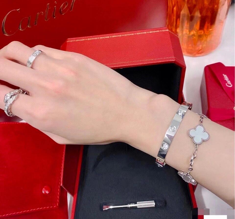 Cartier Cartie*最新款，非常的上镜‼ 设计很特别值得入手 高级手工坊系列
