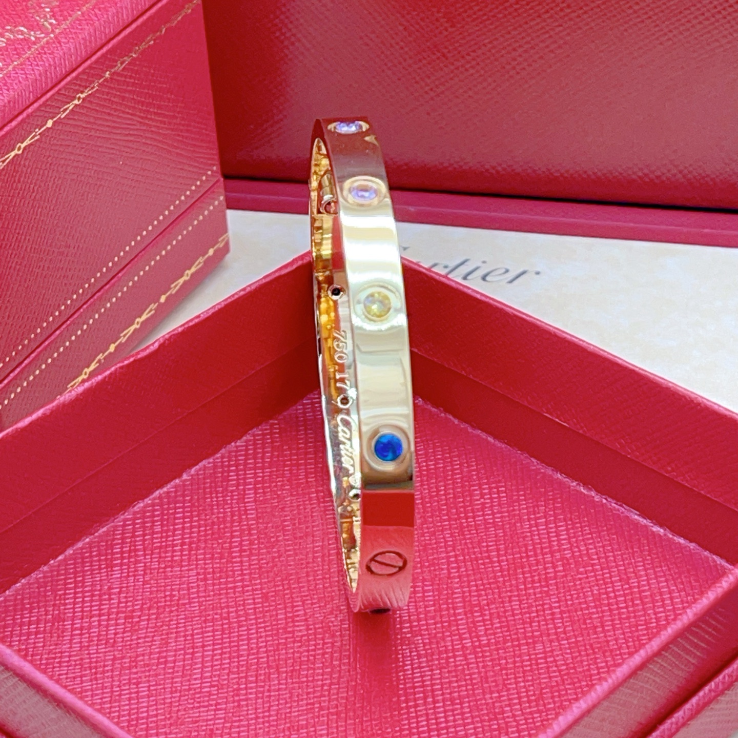 Cartier Cartie*最新款，非常的上镜‼ 设计很特别值得入手 高级手工坊系列
