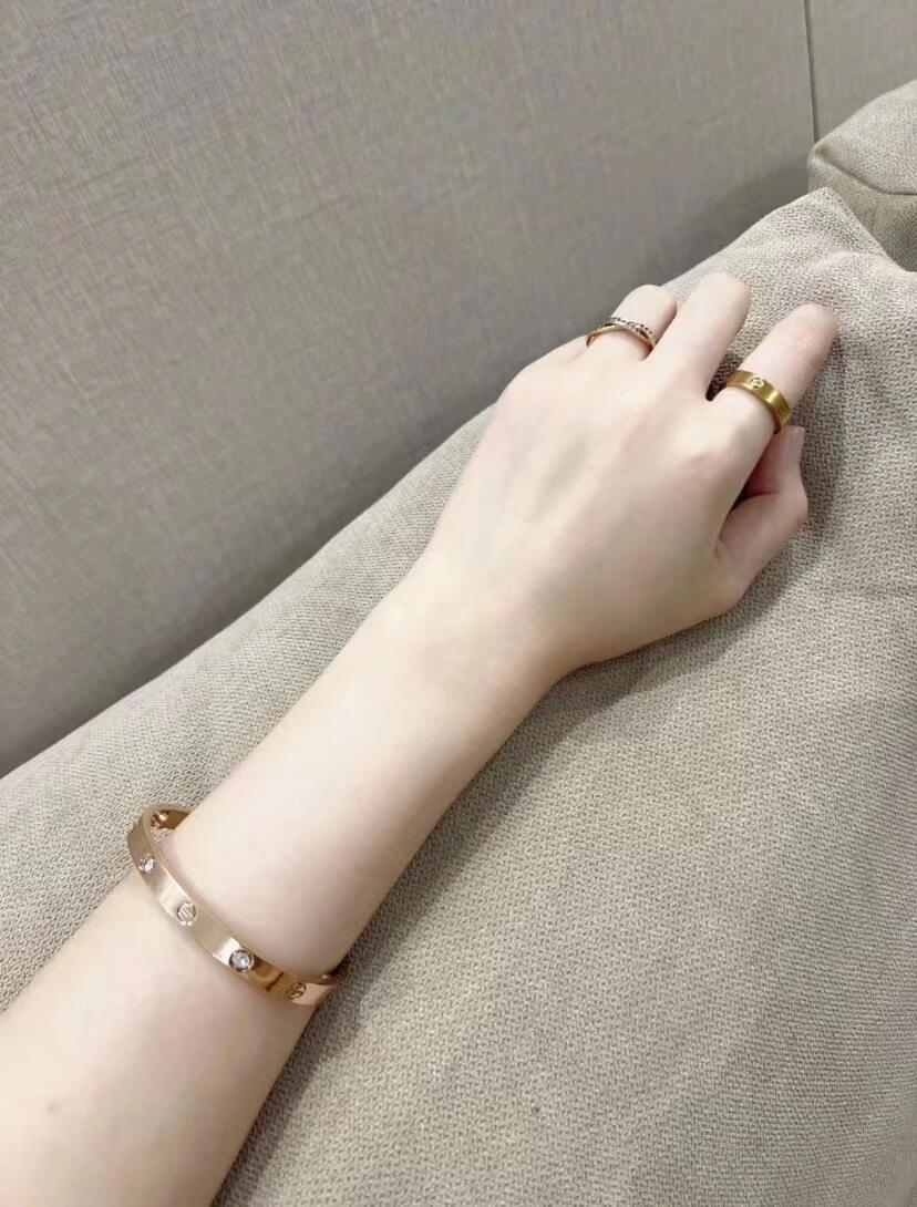Cartier Cartie*最新款，非常的上镜‼ 设计很特别值得入手 高级手工坊系列