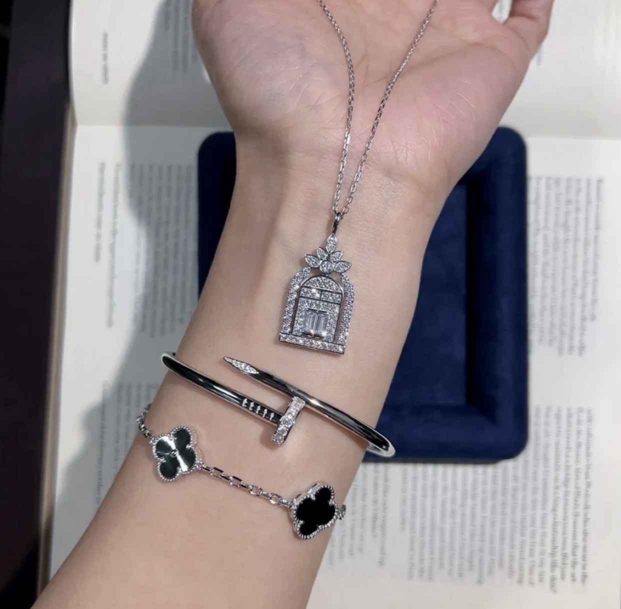 Cartier Cartie*最新款，非常的上镜‼ 设计很特别值得入手 高级手工坊系列