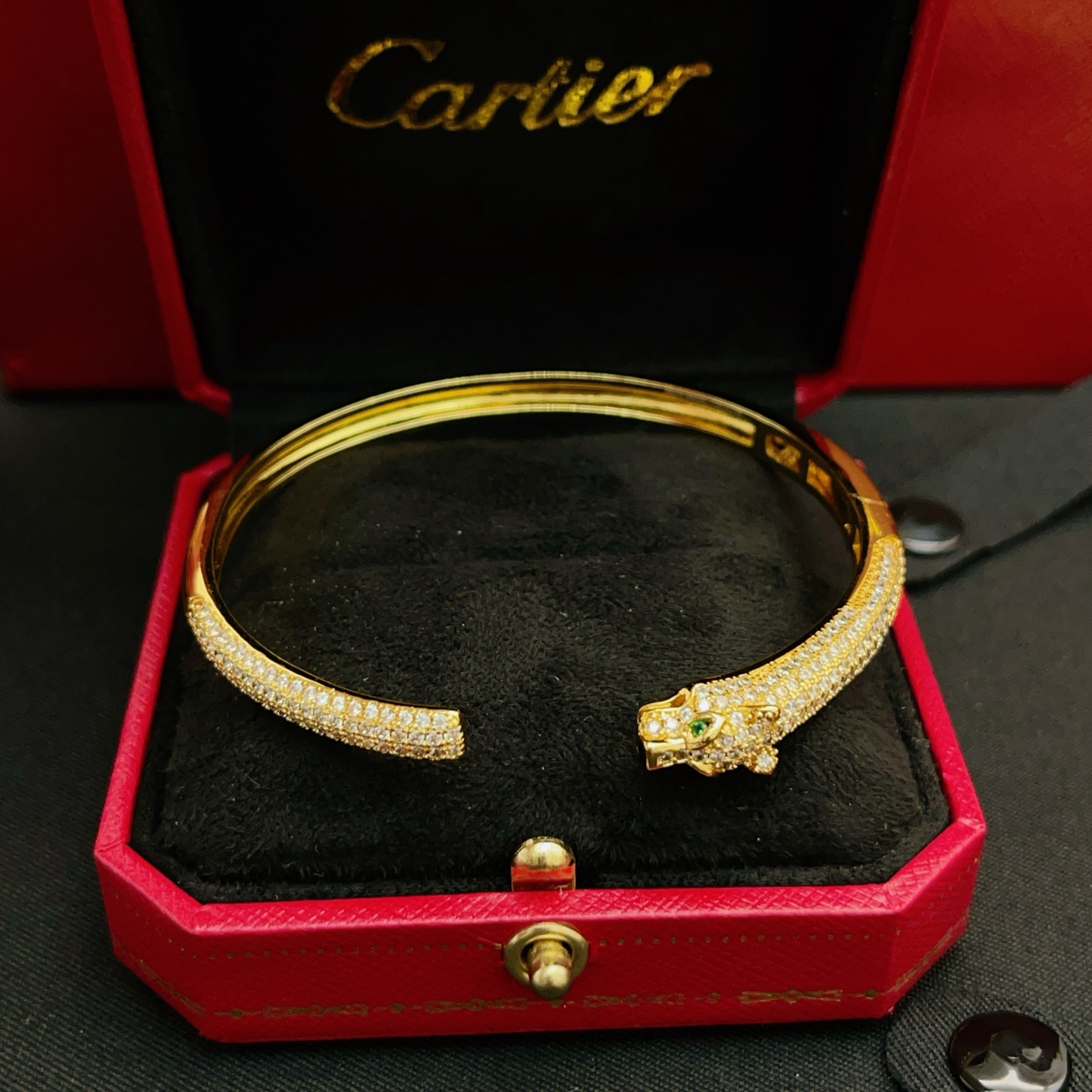 Cartier Cartie*最新款，非常的上镜‼ 设计很特别值得入手 高级手工坊系列