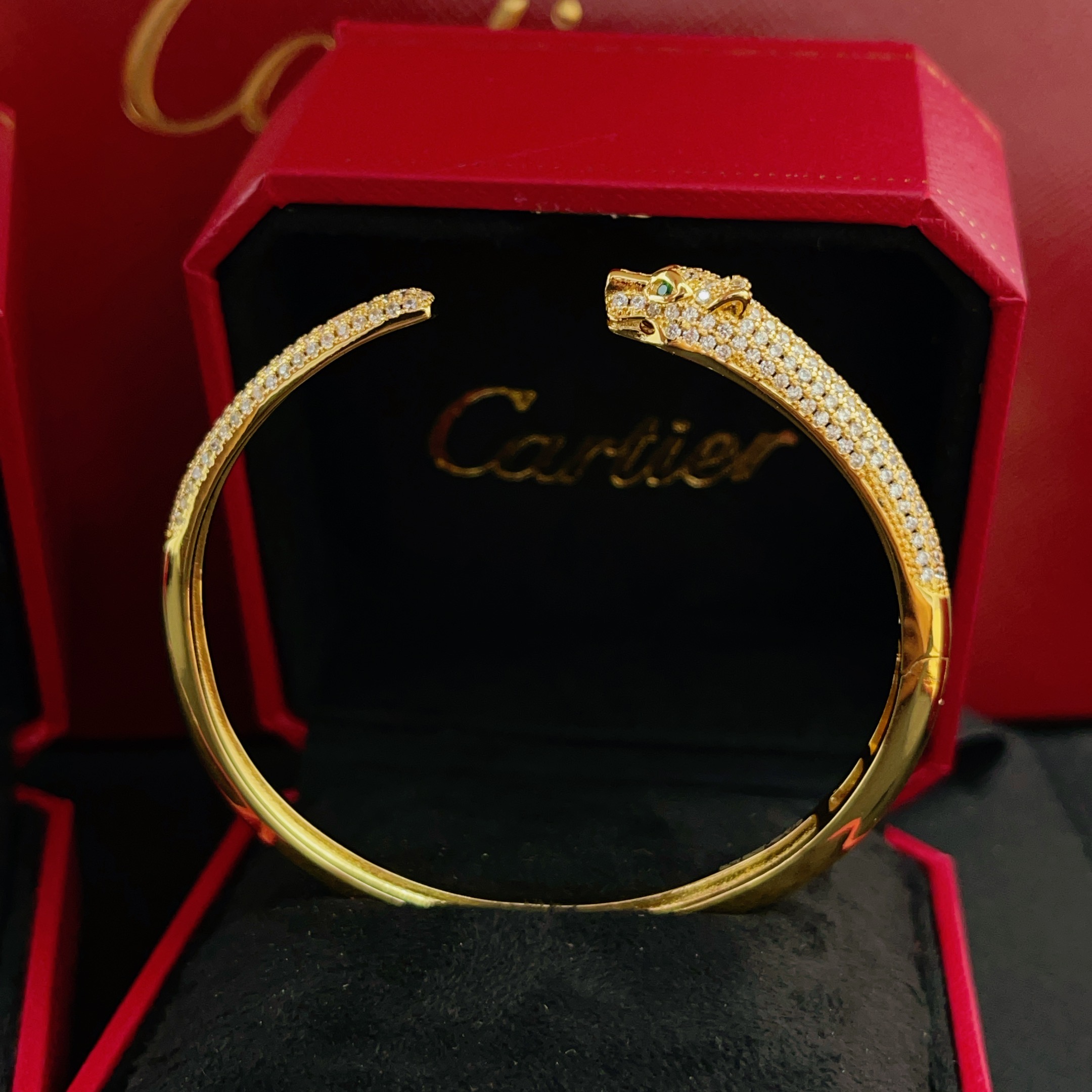 Cartier Cartie*最新款，非常的上镜‼ 设计很特别值得入手 高级手工坊系列