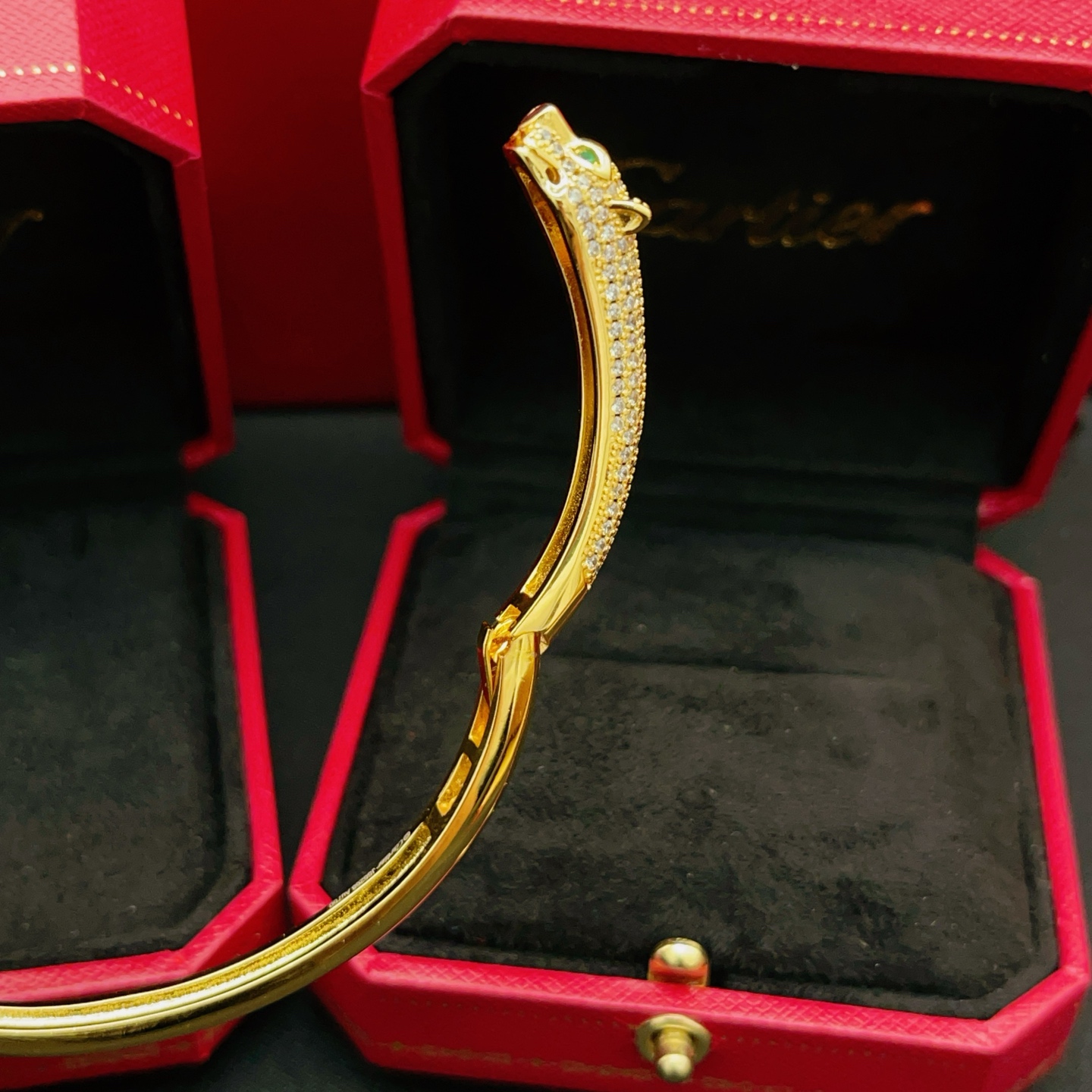 Cartier Cartie*最新款，非常的上镜‼ 设计很特别值得入手 高级手工坊系列