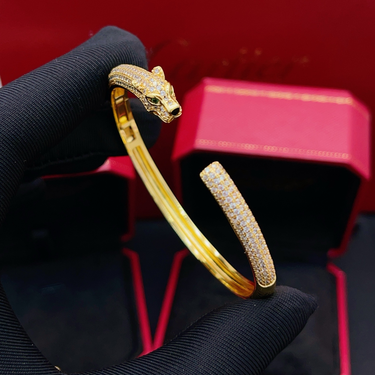 Cartier Cartie*最新款，非常的上镜‼ 设计很特别值得入手 高级手工坊系列