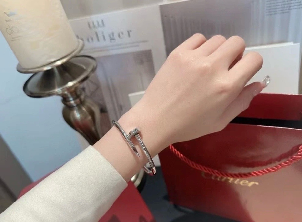 Cartier Cartie*最新款，非常的上镜‼ 设计很特别值得入手 高级手工坊系列