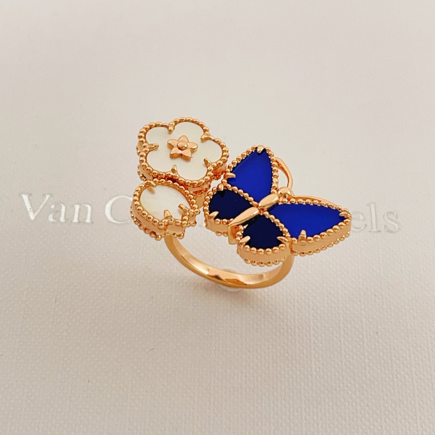 大小尺寸:均码可调大小【VanCleef*ArPel* 梵克雅宝最新款🆕🆕玫瑰金蝴蝶戒指】一致官网黄铜材