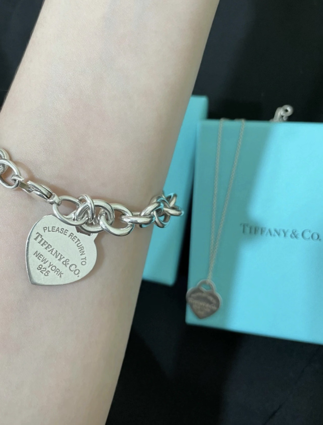 【Tiffany*帝芙尼最新款🆕🆕银色单钻爱心手链】一致官网黄铜材质，非常的上镜‼️设计很特别值得入手。
