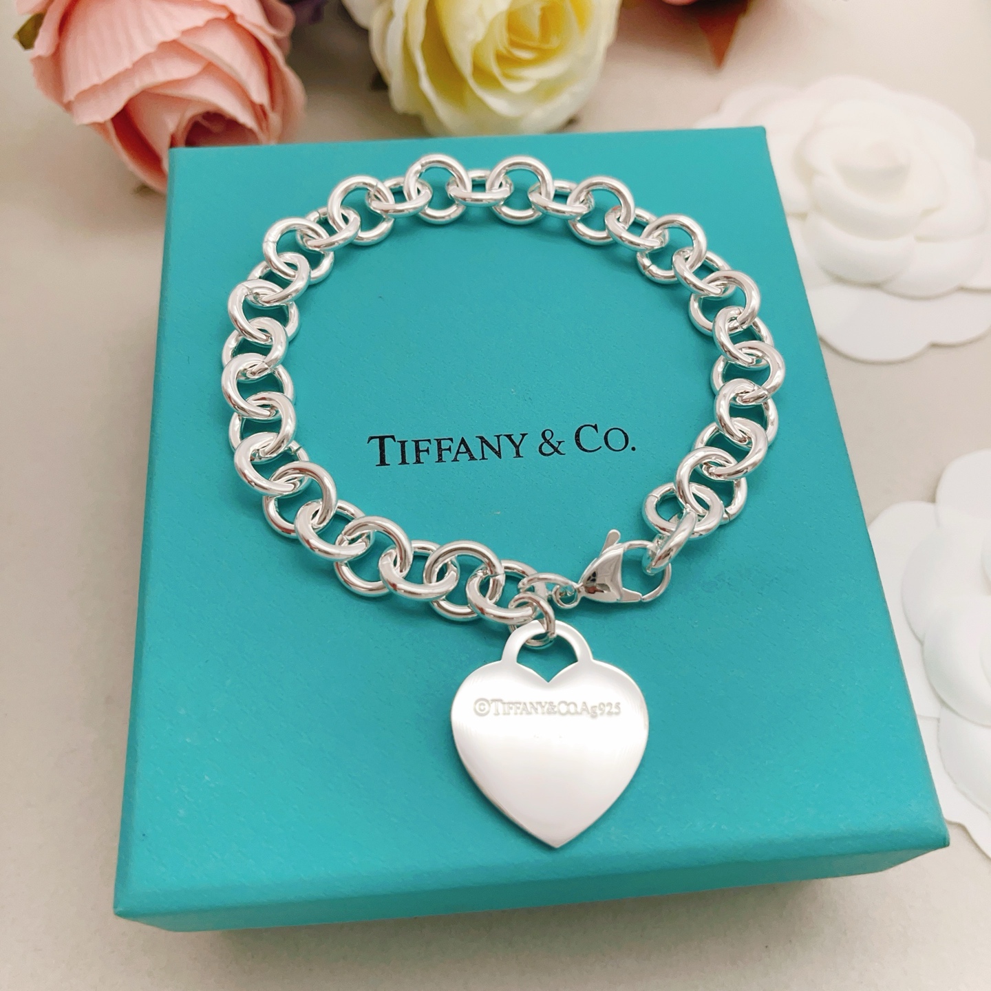 【Tiffany*帝芙尼最新款🆕🆕银色单钻爱心手链】一致官网黄铜材质，非常的上镜‼️设计很特别值得入手。