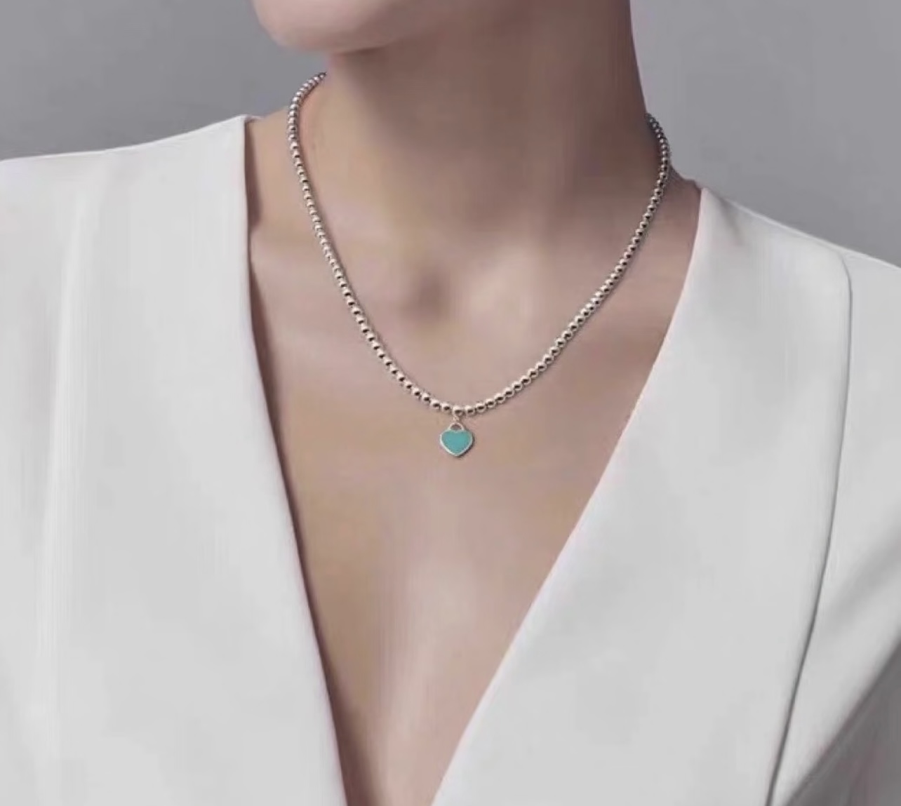 【Tiffany*帝芙尼最新款🆕🆕银色光面绿色爱心项链】一致官网黄铜材质，非常的上镜‼️设计很特别值得入