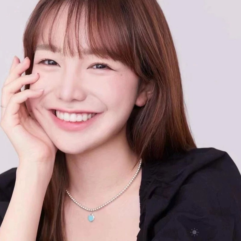 【Tiffany*帝芙尼最新款🆕🆕银色光面绿色爱心项链】一致官网黄铜材质，非常的上镜‼️设计很特别值得入